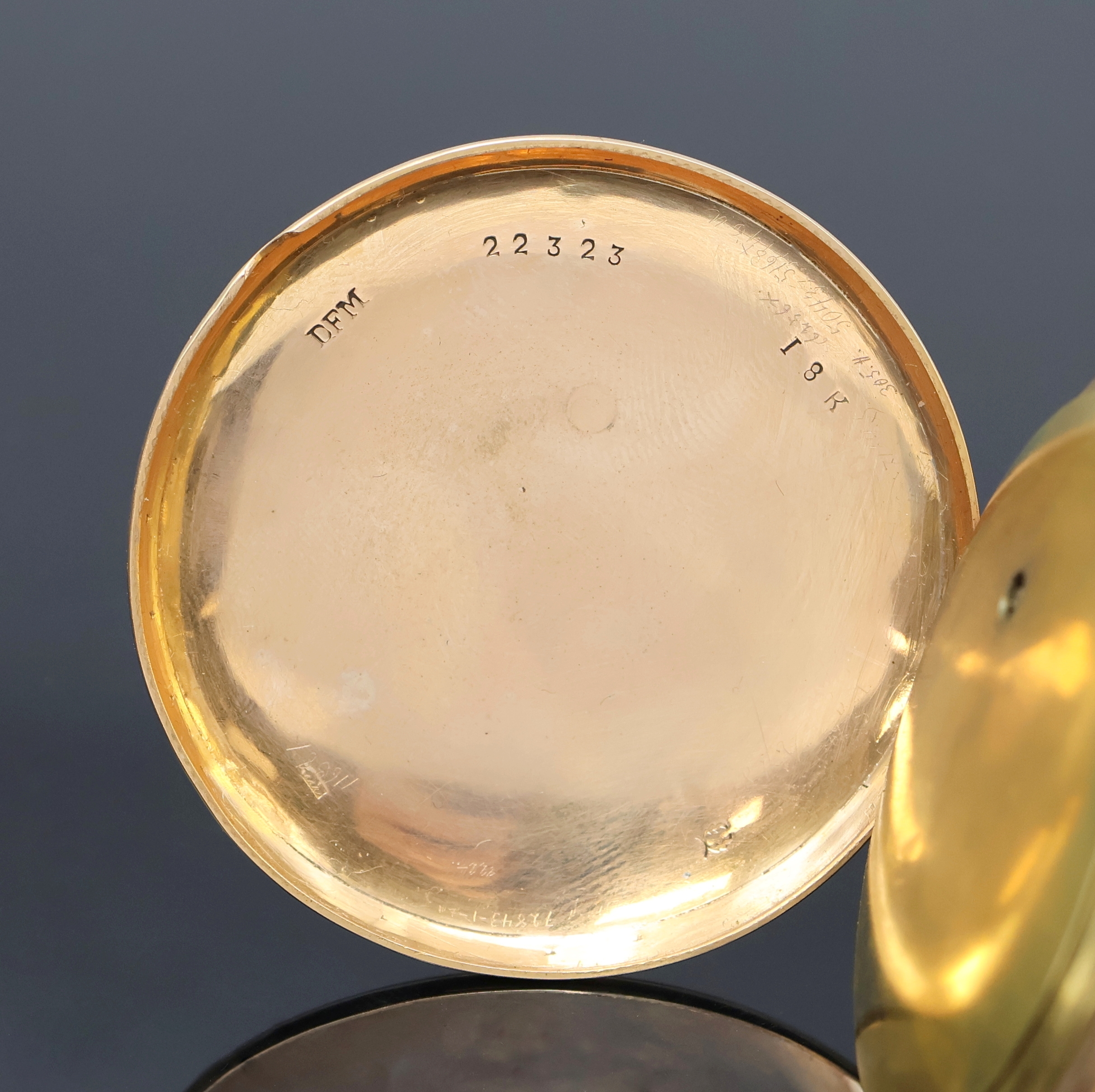 Detail b: Spindeltaschenuhr mit 1/4 Stunden-Repetition als Carillon in RG 750/000, Schweiz um 1820, Schlüsselaufzug, guill. Geh. m. geripptem Rand, ...