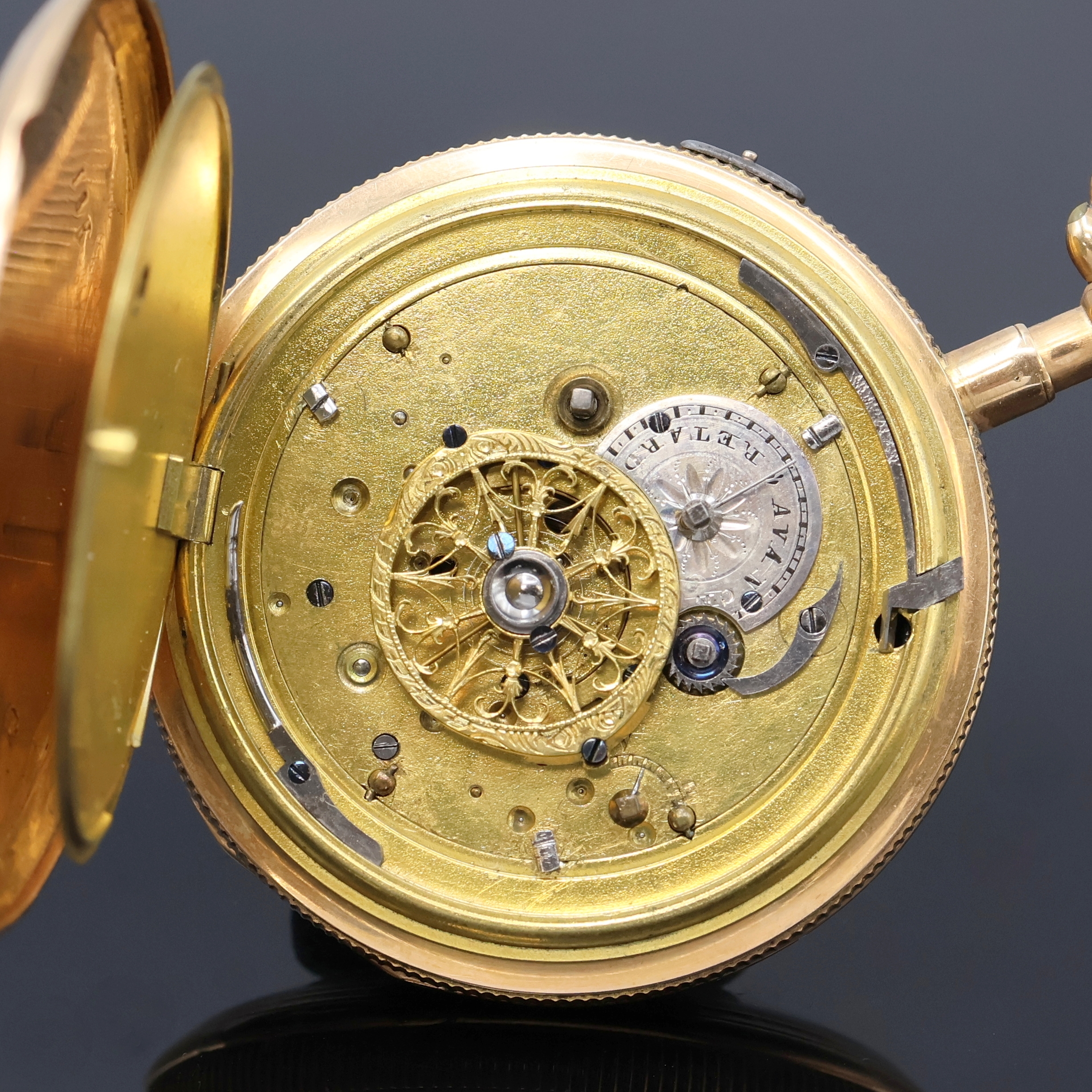 Detail c: Spindeltaschenuhr mit 1/4 Stunden-Repetition als Carillon in RG 750/000, Schweiz um 1820, Schlüsselaufzug, guill. Geh. m. geripptem Rand, ...