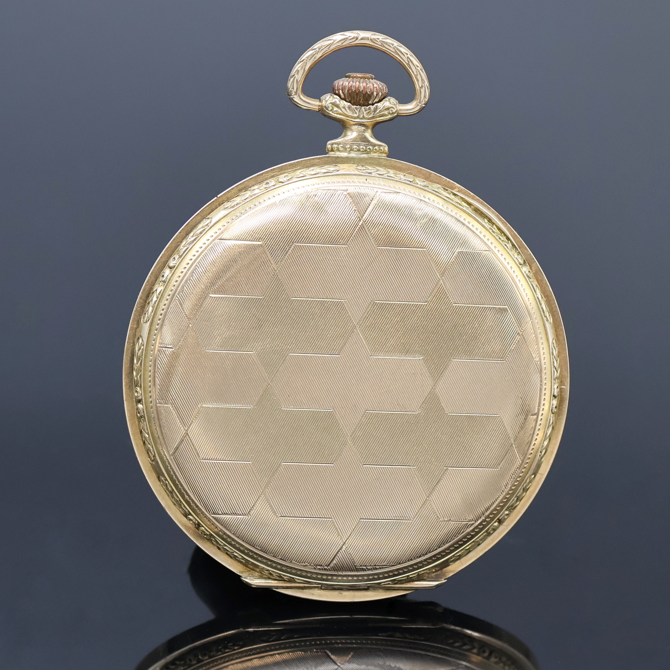 Detail c: CORGEMONT WATCH Herrensavonette in GG 585/000, Schweiz um 1930, geometrisch guill. 3- Deckel Goldgeh. dell./Scharnier v. Rückdeckel zu rep., Cuvette ...