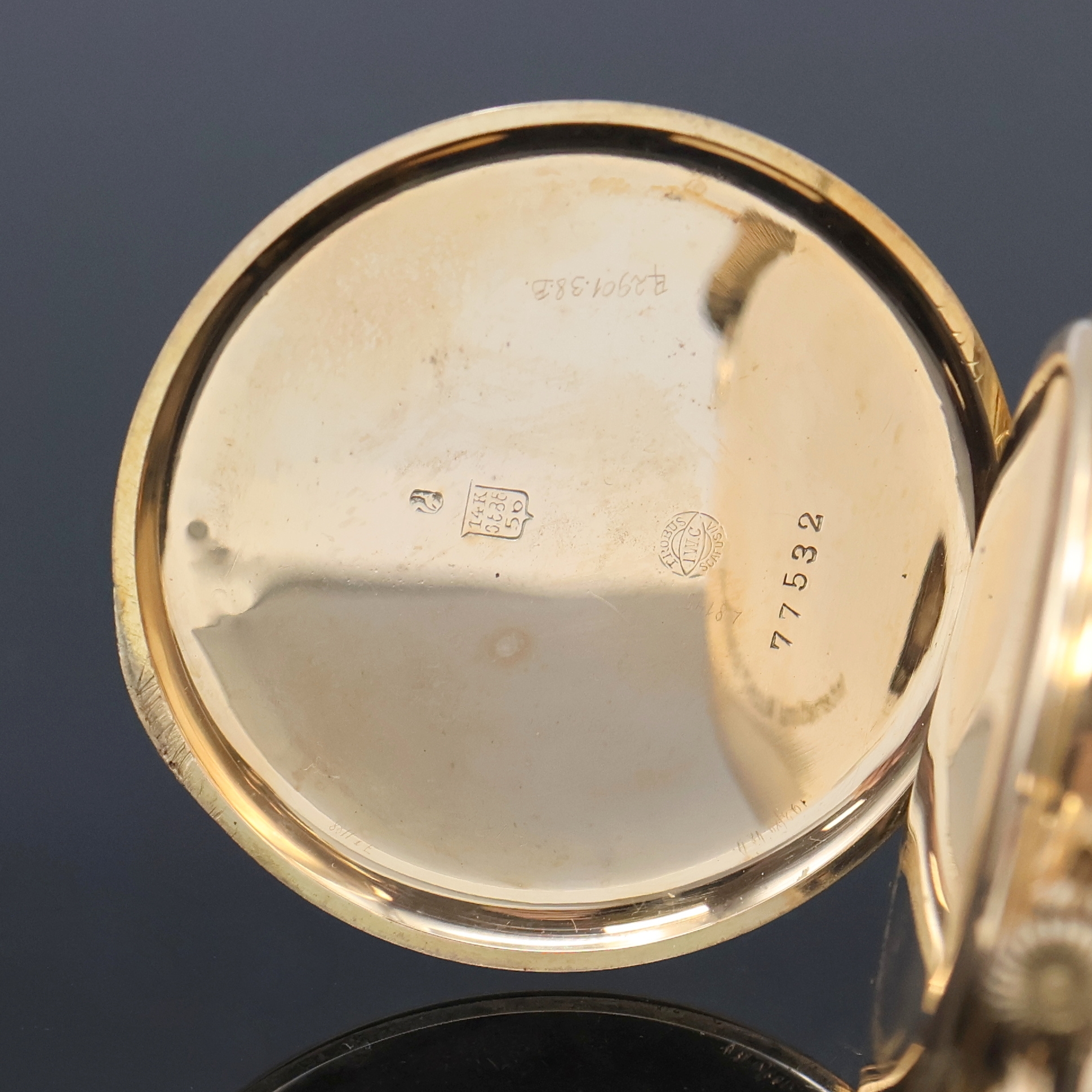 Detail b: IWC Herrentaschenuhr in GG 585/000, Schweiz um 1919, guill. 2-Deckel Goldgeh. dell./ berieb., Cuvette sign., 2-tlg. Emailzifferbl. besch., ...