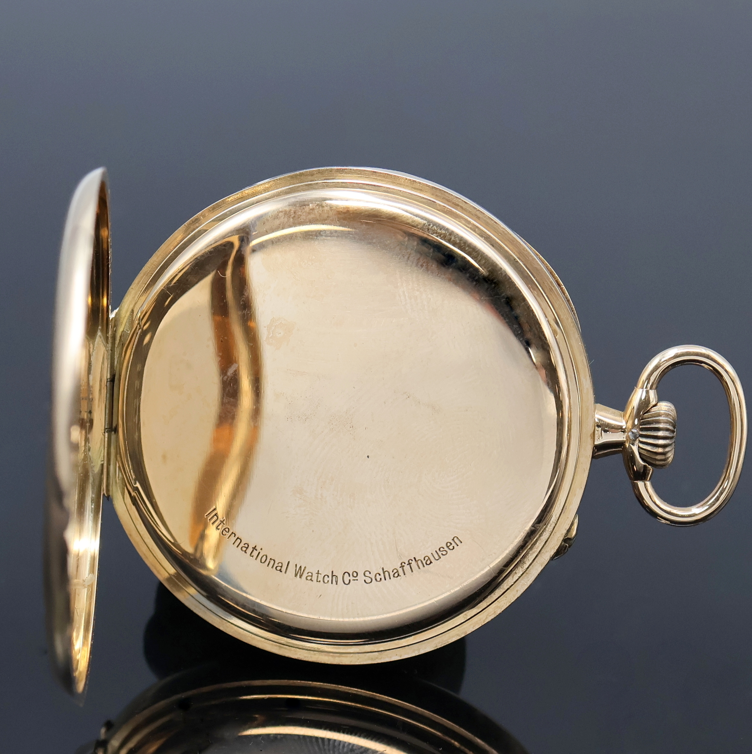 Detail c: IWC Herrentaschenuhr in GG 585/000, Schweiz um 1919, guill. 2-Deckel Goldgeh. dell./ berieb., Cuvette sign., 2-tlg. Emailzifferbl. besch., ...