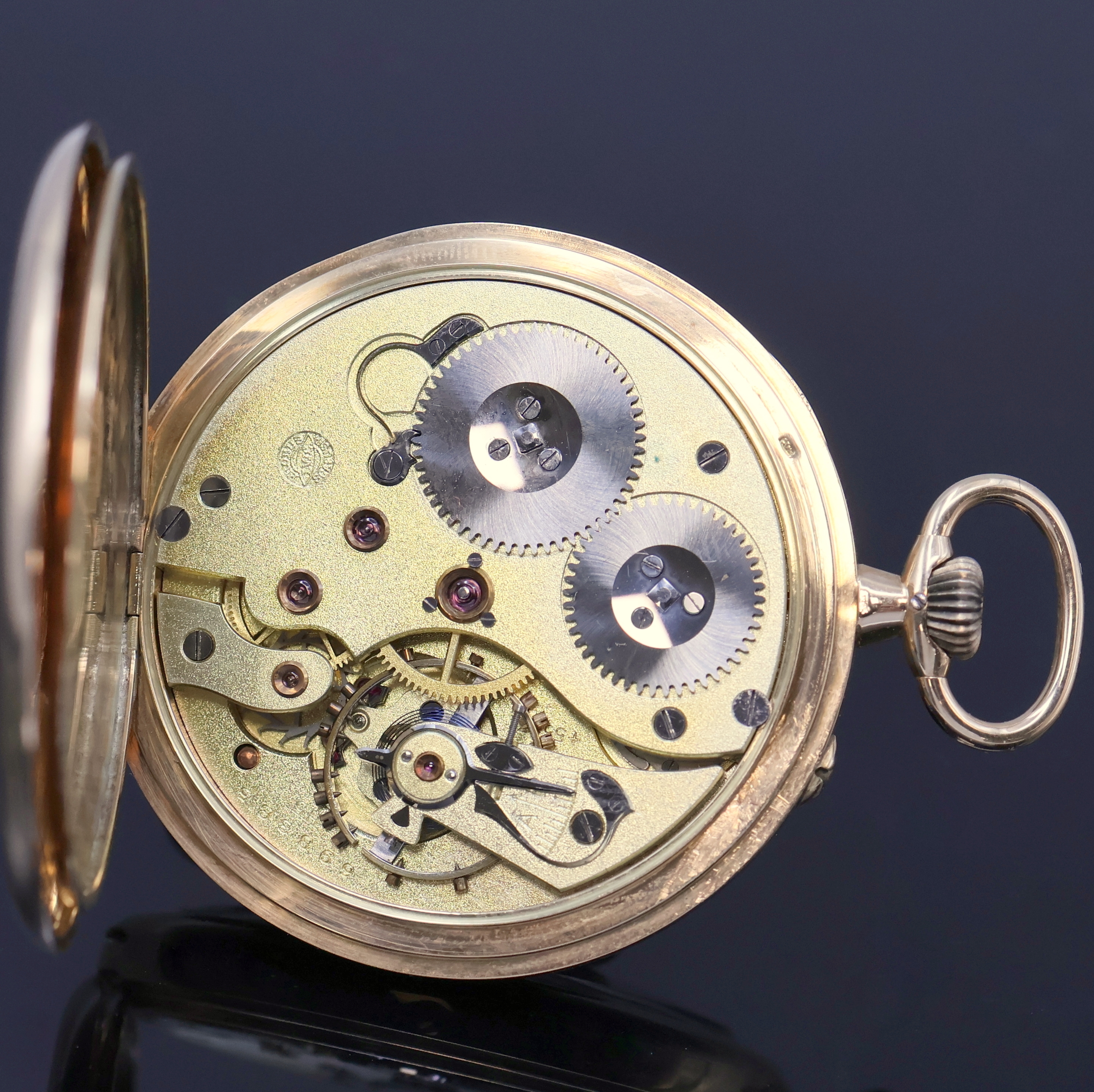 Detail e: IWC Herrentaschenuhr in GG 585/000, Schweiz um 1919, guill. 2-Deckel Goldgeh. dell./ berieb., Cuvette sign., 2-tlg. Emailzifferbl. besch., ...