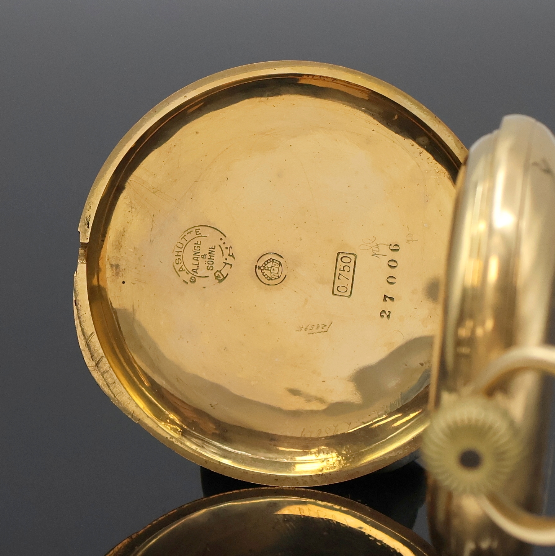 Detail c: A. LANGE & SÖHNE Herrensavonette in GG 750/000, Deutschland um 1880, glattes 3- Deckel Goldgeh. dell., Schmuckmonogramm auf Sprungdeckel, 2-tlg. ...