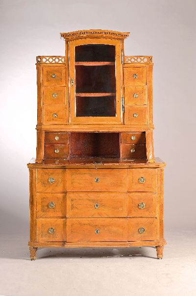 27062425a - Barock Aufsatzsekretär, um 1740/50, Nußbaumfurnier, Aufsatz mit einer Glastür und 6 ...