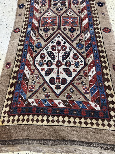 27062486g - Antiker Sarab, Persien, 19.Jhd, Kamel- Wolle, ca. 330 x 103 cm, EHZ: 2(flecken), ...