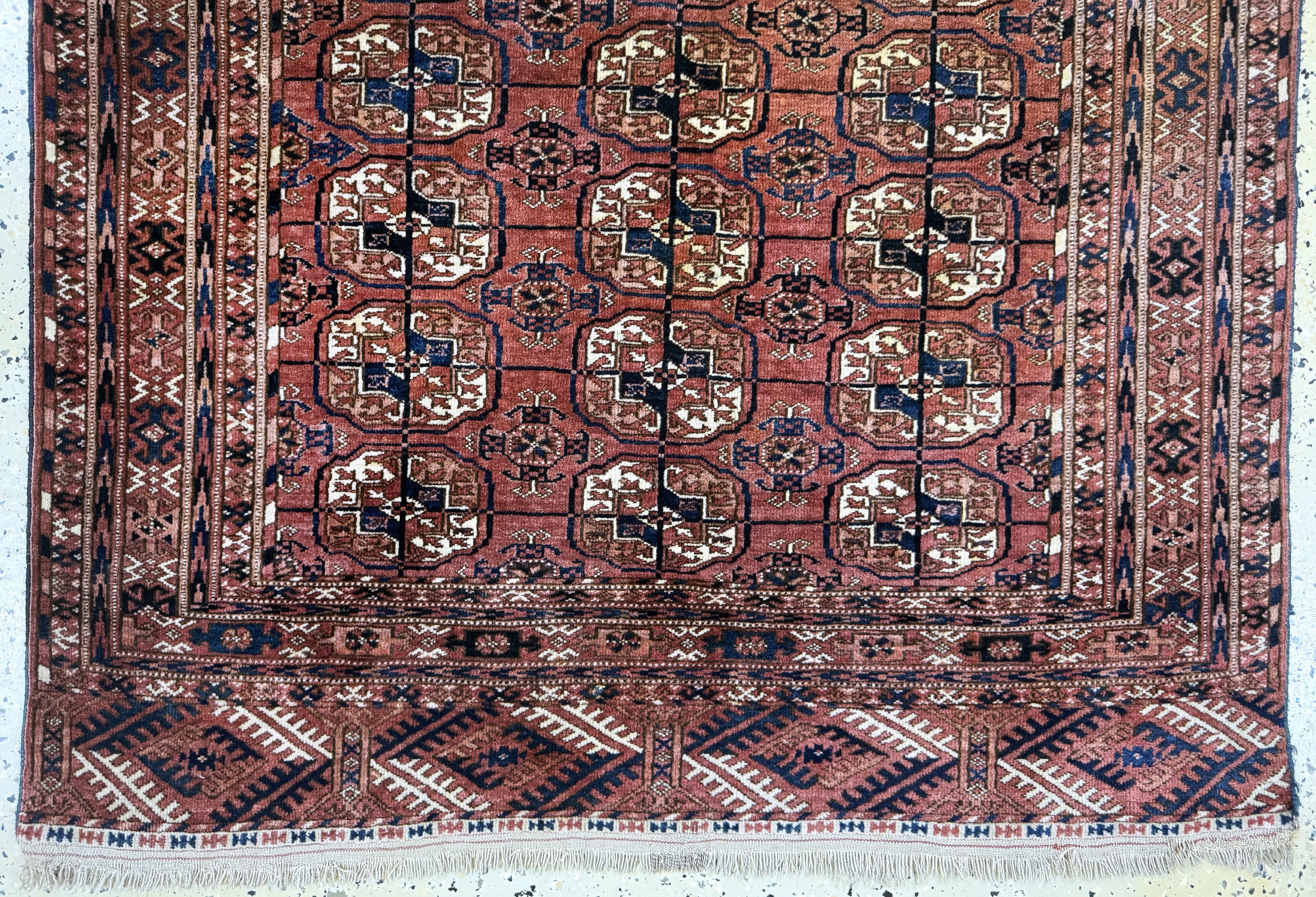 Detail b: Tekke antik, Turkmenistan, 19.Jhd, Wolle auf Wolle, ca. 160 x 110 cm, EHZ: 2