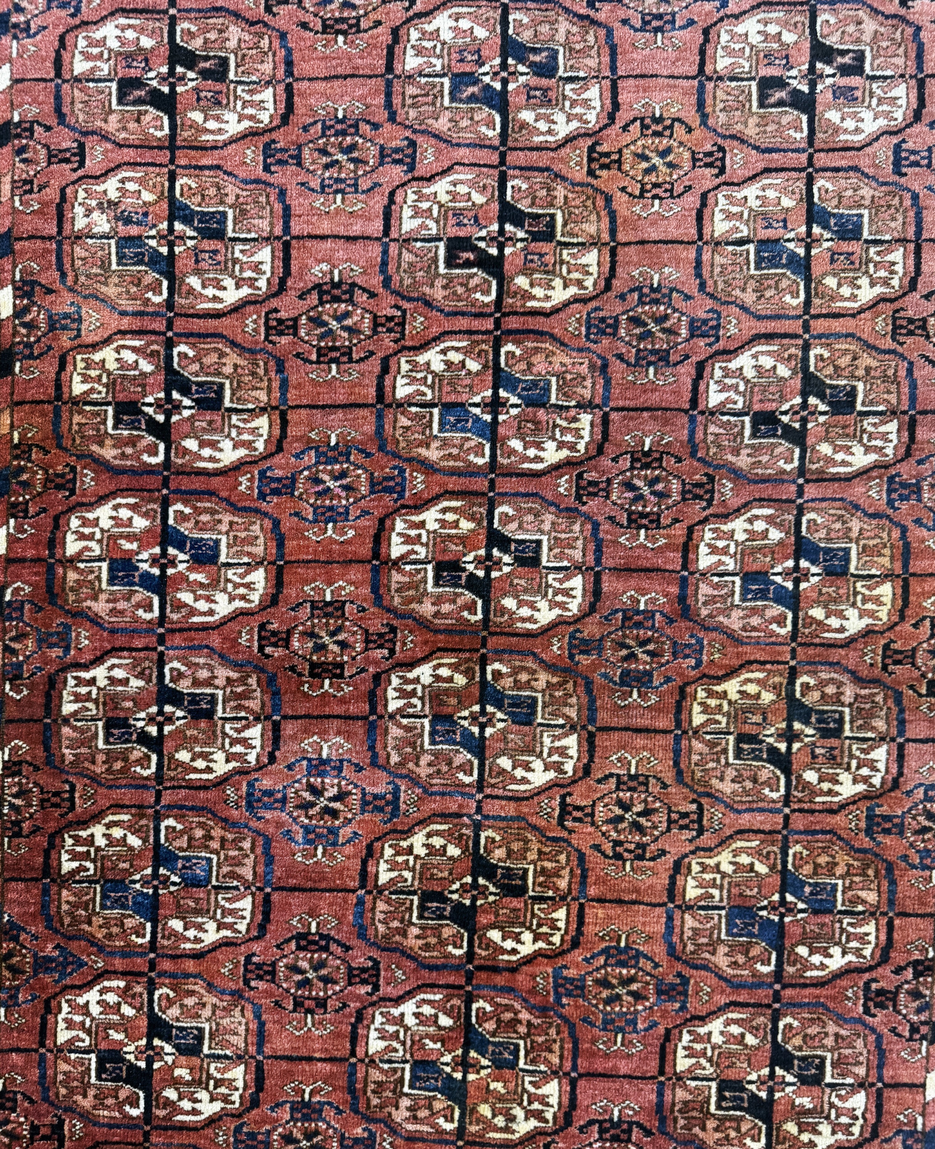 Detail c: Tekke antik, Turkmenistan, 19.Jhd, Wolle auf Wolle, ca. 160 x 110 cm, EHZ: 2