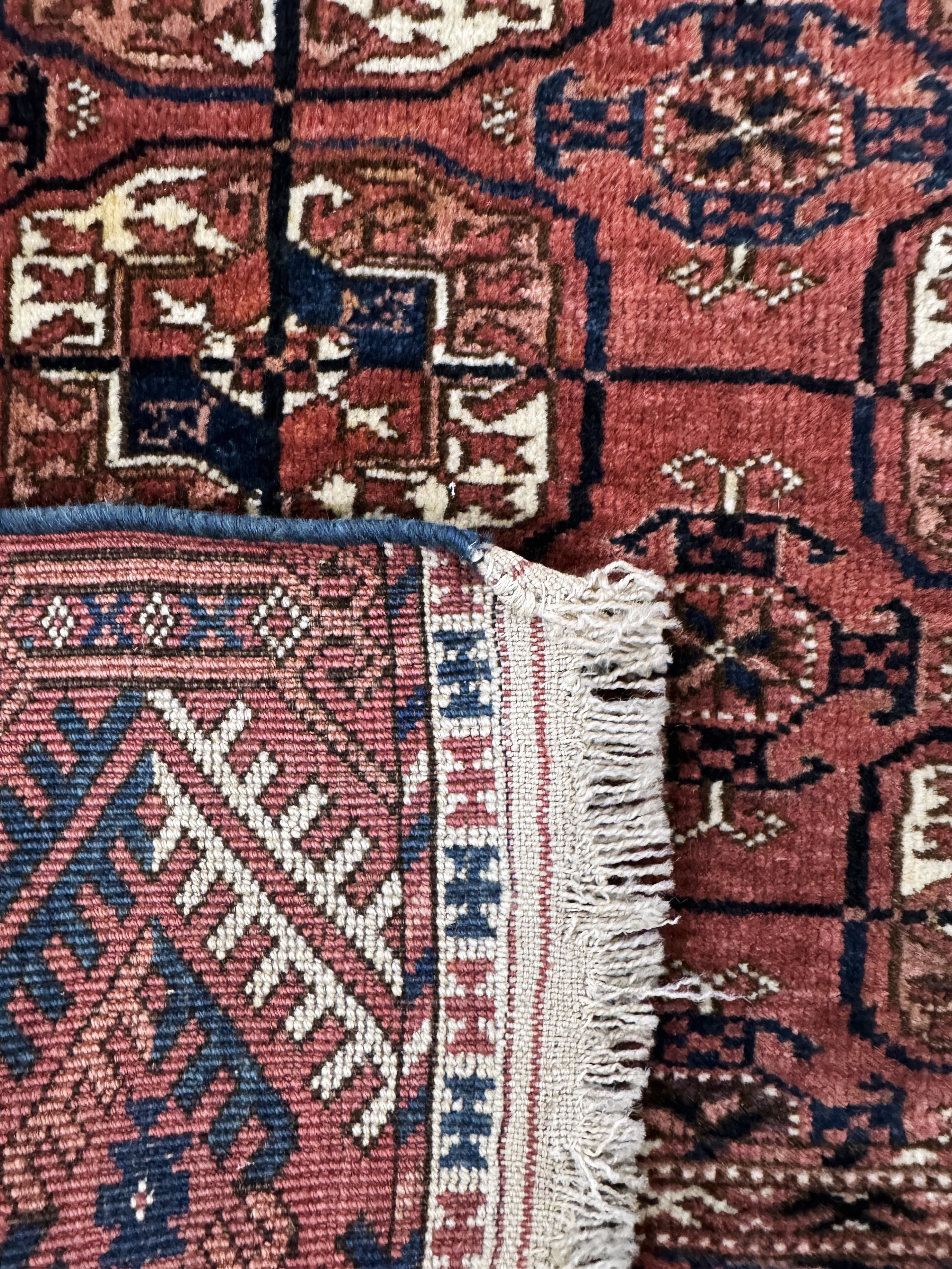 Detail e: Tekke antik, Turkmenistan, 19.Jhd, Wolle auf Wolle, ca. 160 x 110 cm, EHZ: 2