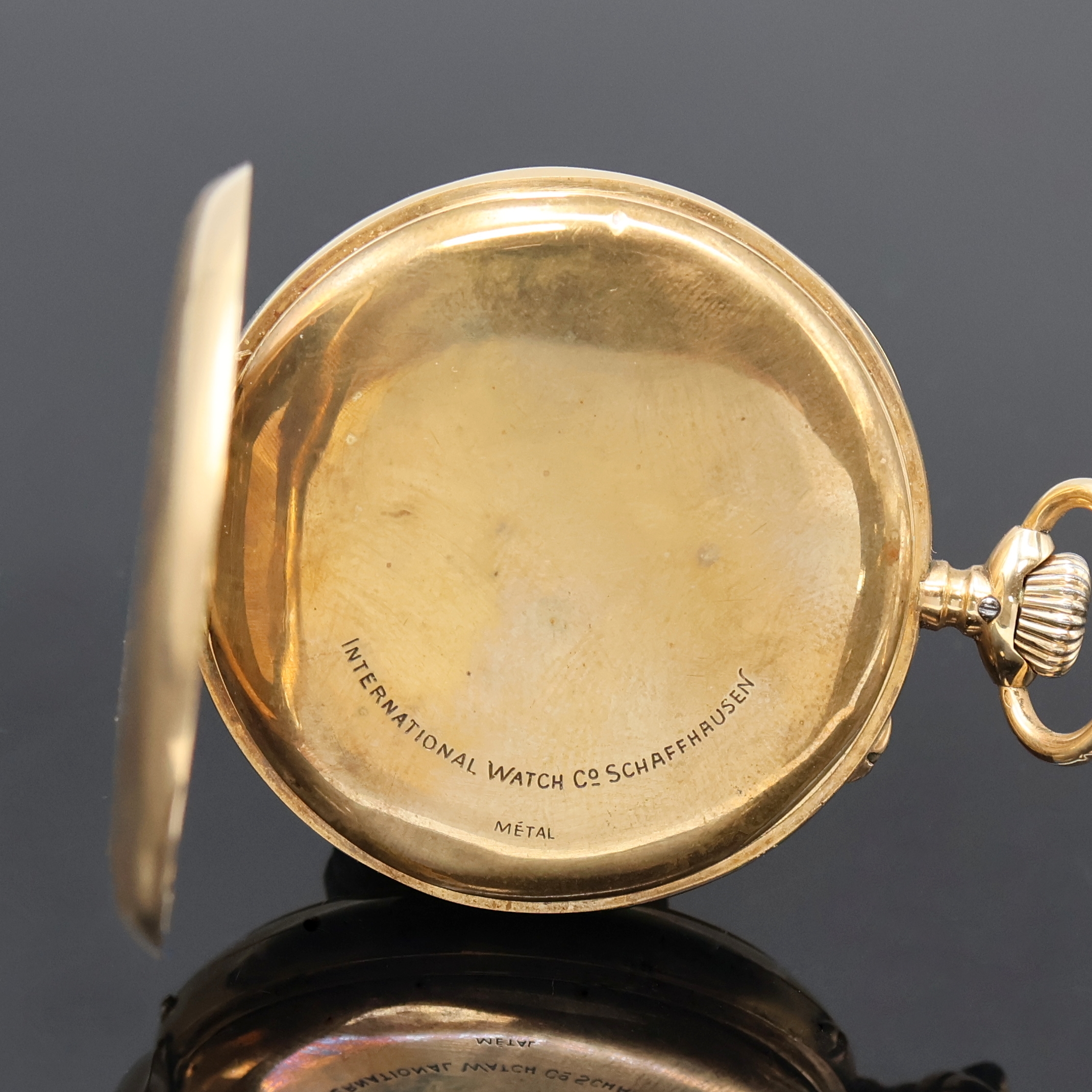 Detail c: IWC Herrentaschenuhr in GG 585/000, Schweiz um 1918, guill. Geh. dell., Metallcuvette, sign. Emailzifferbl. m. Breguetzahlen, kl. Sek. b. 6, gebl. ...
