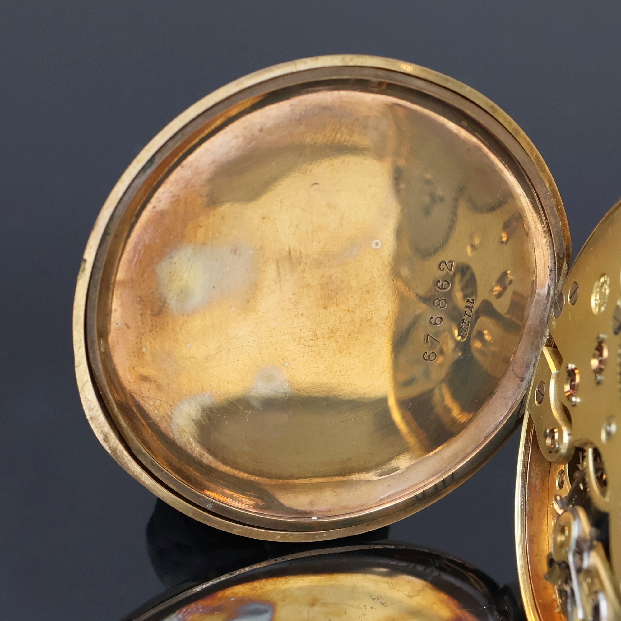 Detail d: IWC Herrentaschenuhr in GG 585/000, Schweiz um 1918, guill. Geh. dell., Metallcuvette, sign. Emailzifferbl. m. Breguetzahlen, kl. Sek. b. 6, gebl. ...