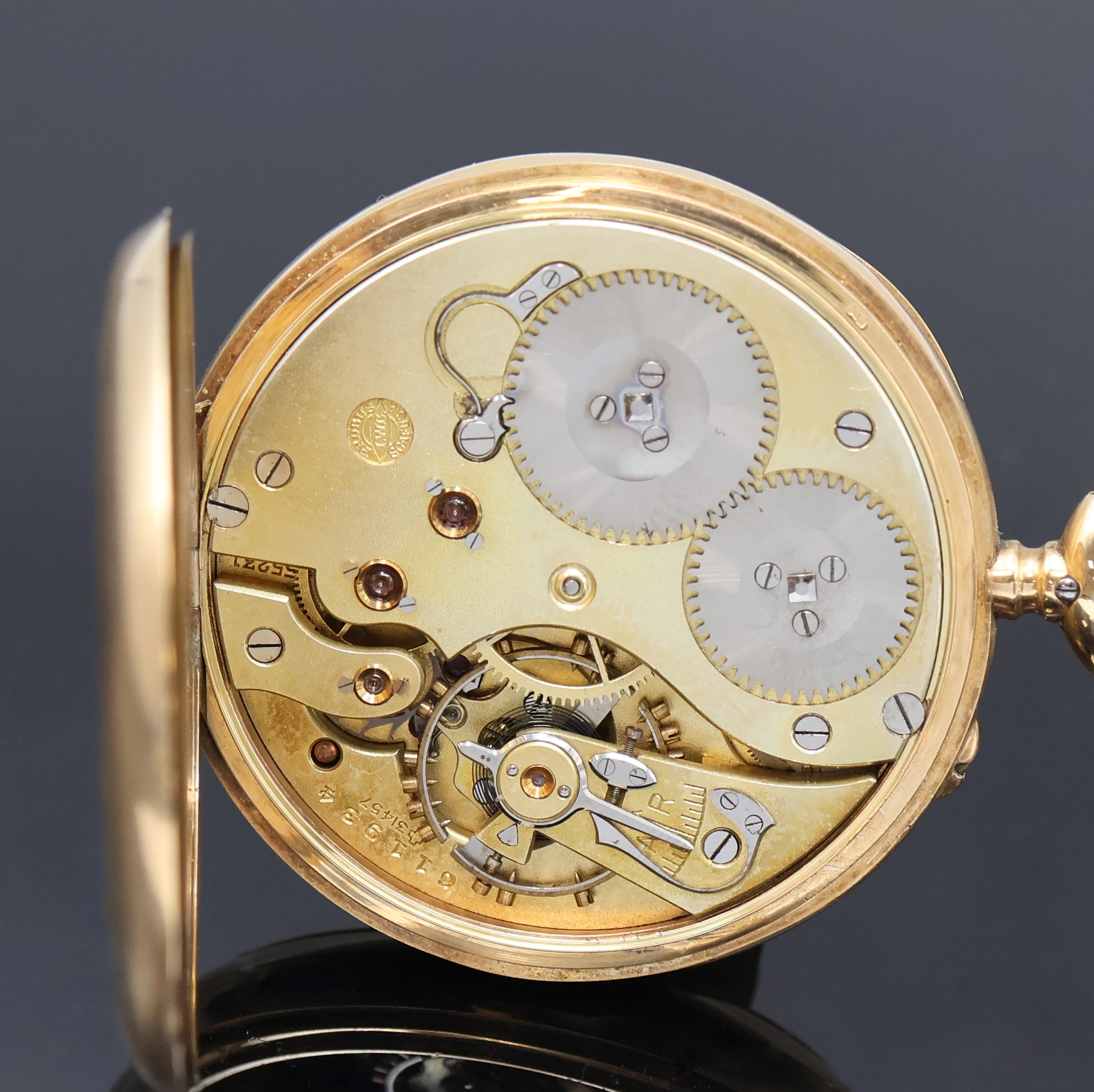 Detail e: IWC Herrentaschenuhr in GG 585/000, Schweiz um 1918, guill. Geh. dell., Metallcuvette, sign. Emailzifferbl. m. Breguetzahlen, kl. Sek. b. 6, gebl. ...