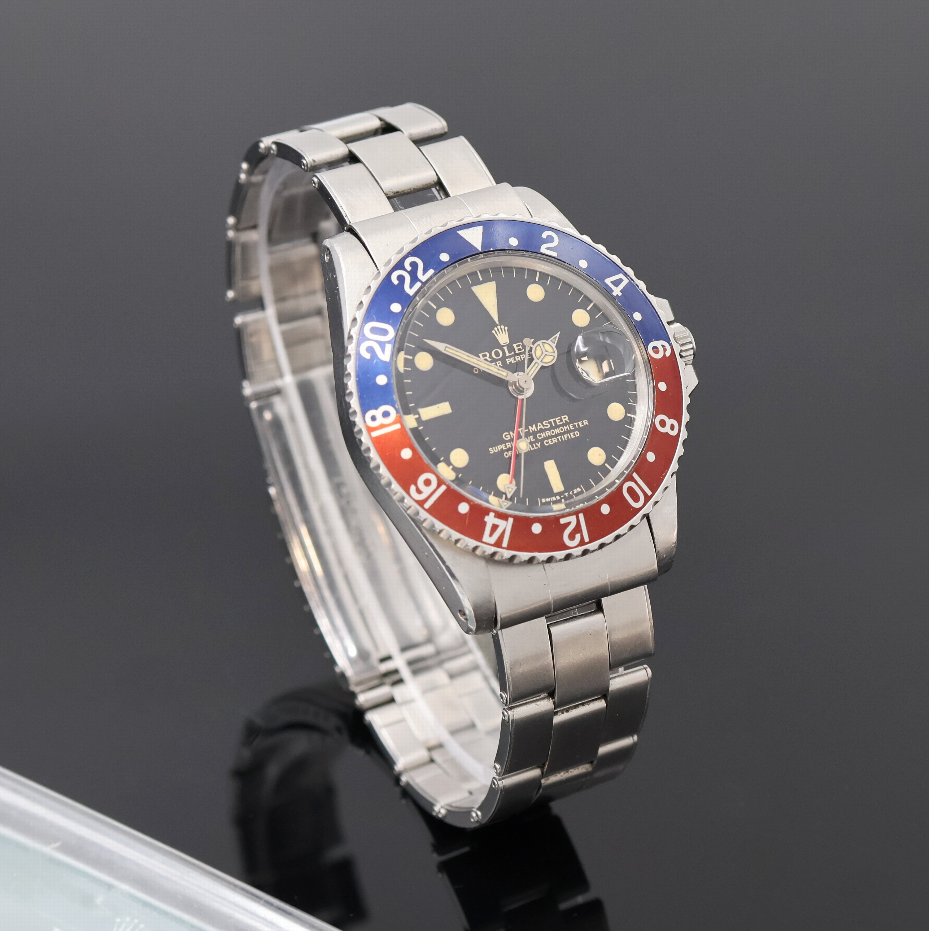 Detail a: ROLEX GMT-Master Referenz 1675 von 1966 mit fantastischem original Glanzzifferblatt, Automatik, verschr. Oystergeh. im Boden bez. 2. Quartal 1966, ...