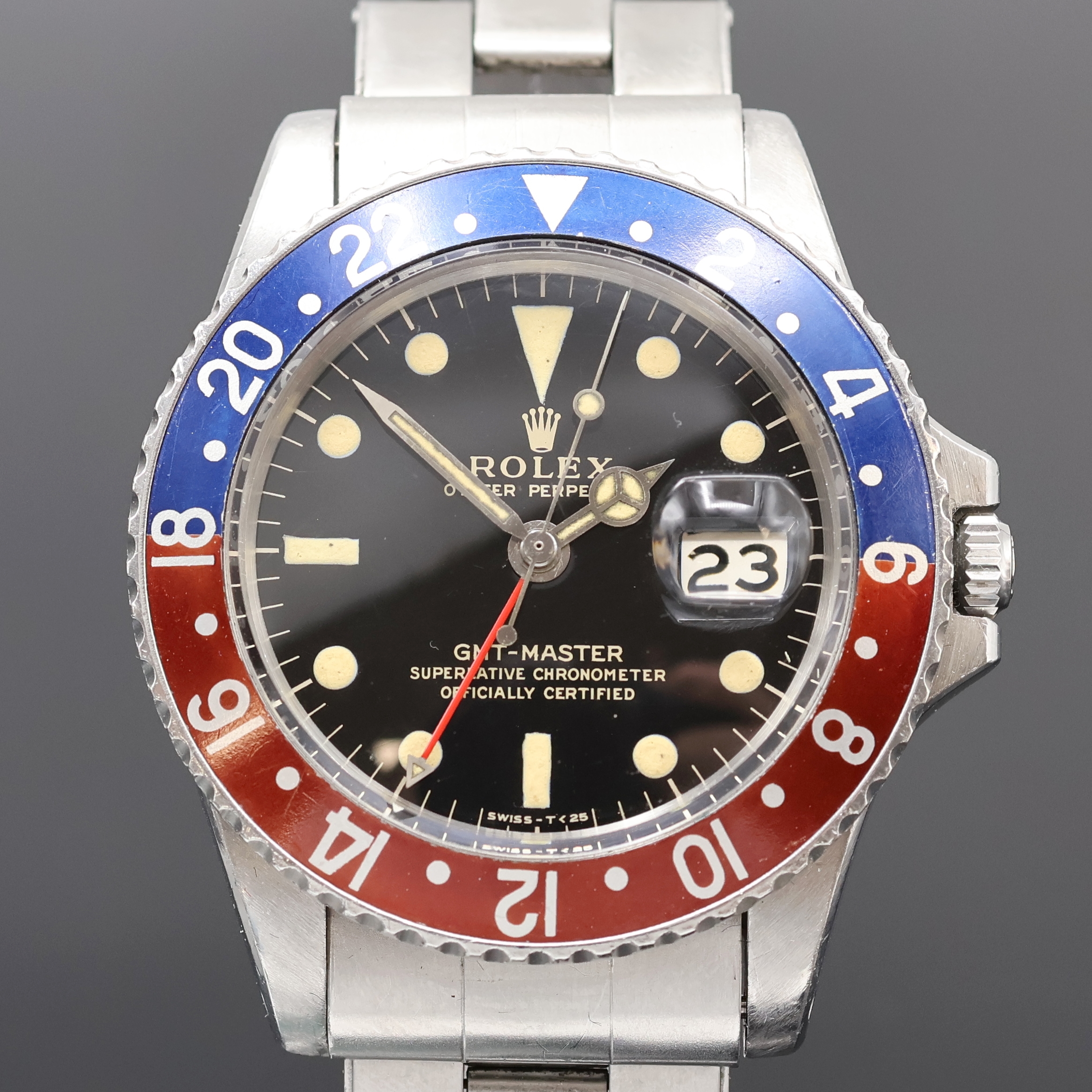 Detail b: ROLEX GMT-Master Referenz 1675 von 1966 mit fantastischem original Glanzzifferblatt, Automatik, verschr. Oystergeh. im Boden bez. 2. Quartal 1966, ...