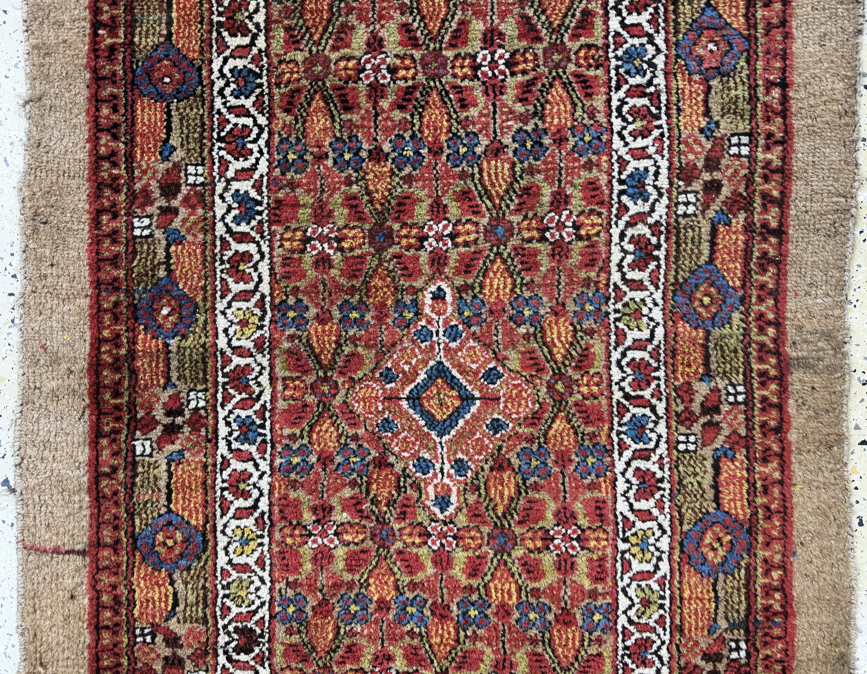 Detail b: Antiker Sarab, Persien, 19.Jhd, Kamel- Wolle, ca. 310 x 110 cm, EHZ: 2