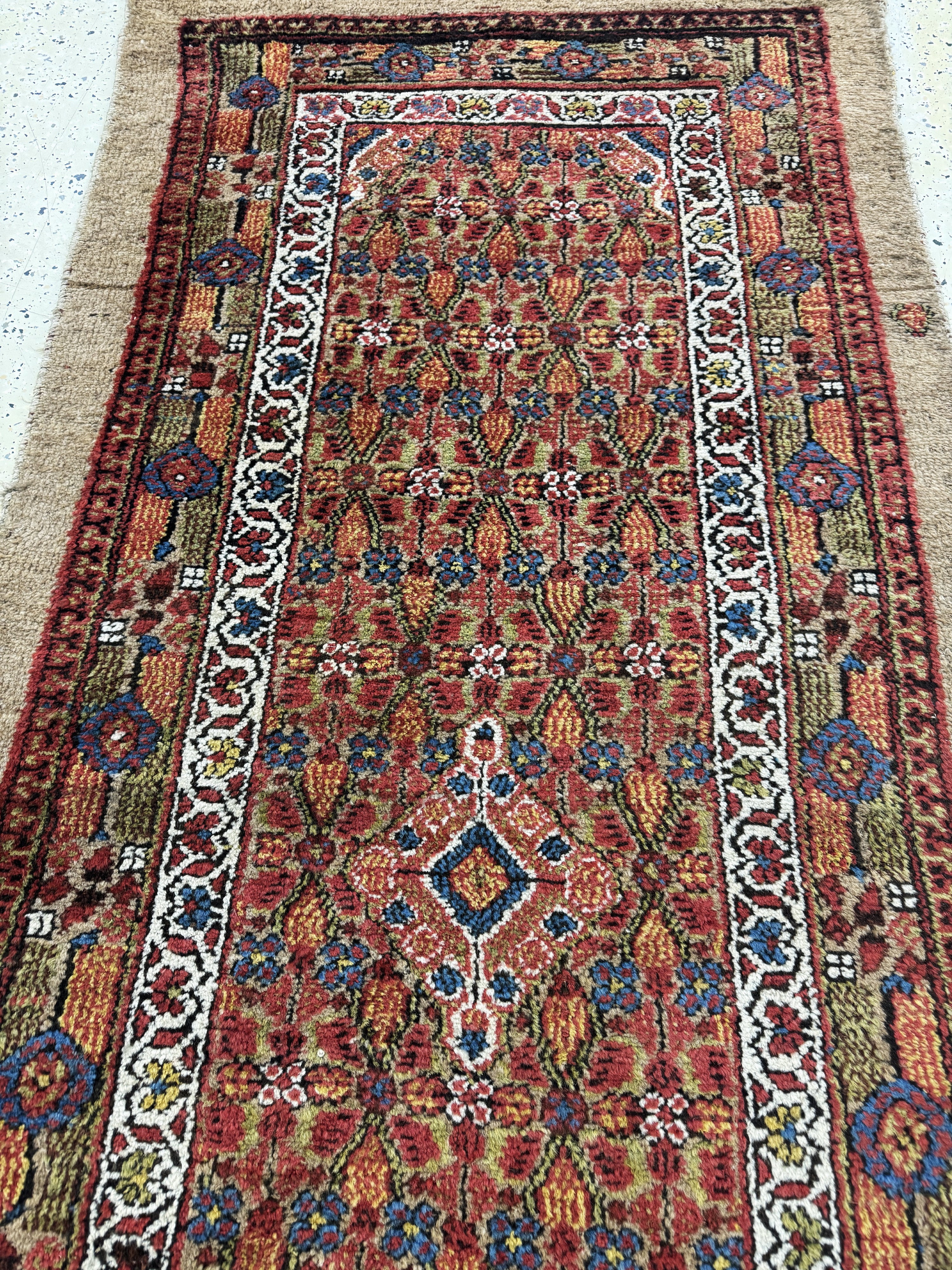 Detail e: Antiker Sarab, Persien, 19.Jhd, Kamel- Wolle, ca. 310 x 110 cm, EHZ: 2
