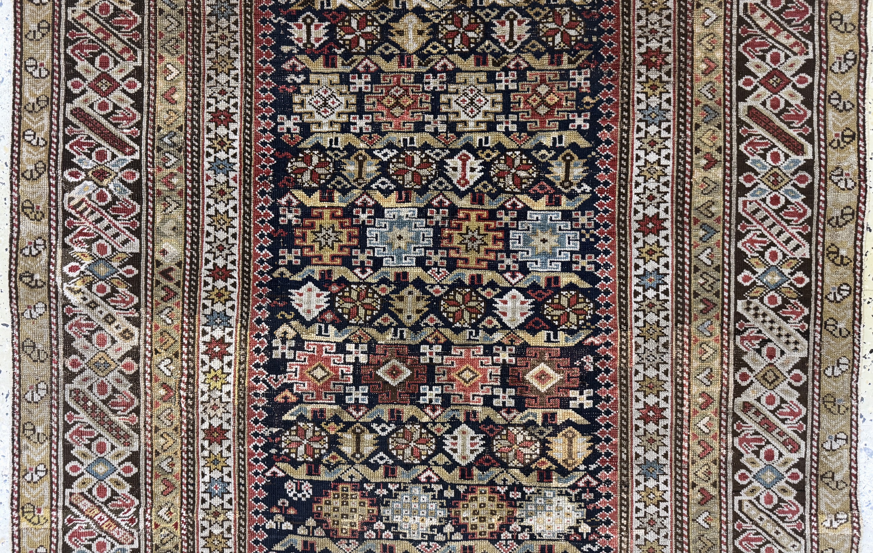 Detail b: "Perpedil"Schirwan antik, Kaukasus, 19.Jhd,Wolle auf Wolle, ca. 170 x 112 cm, EHZ: 3(restauriert)