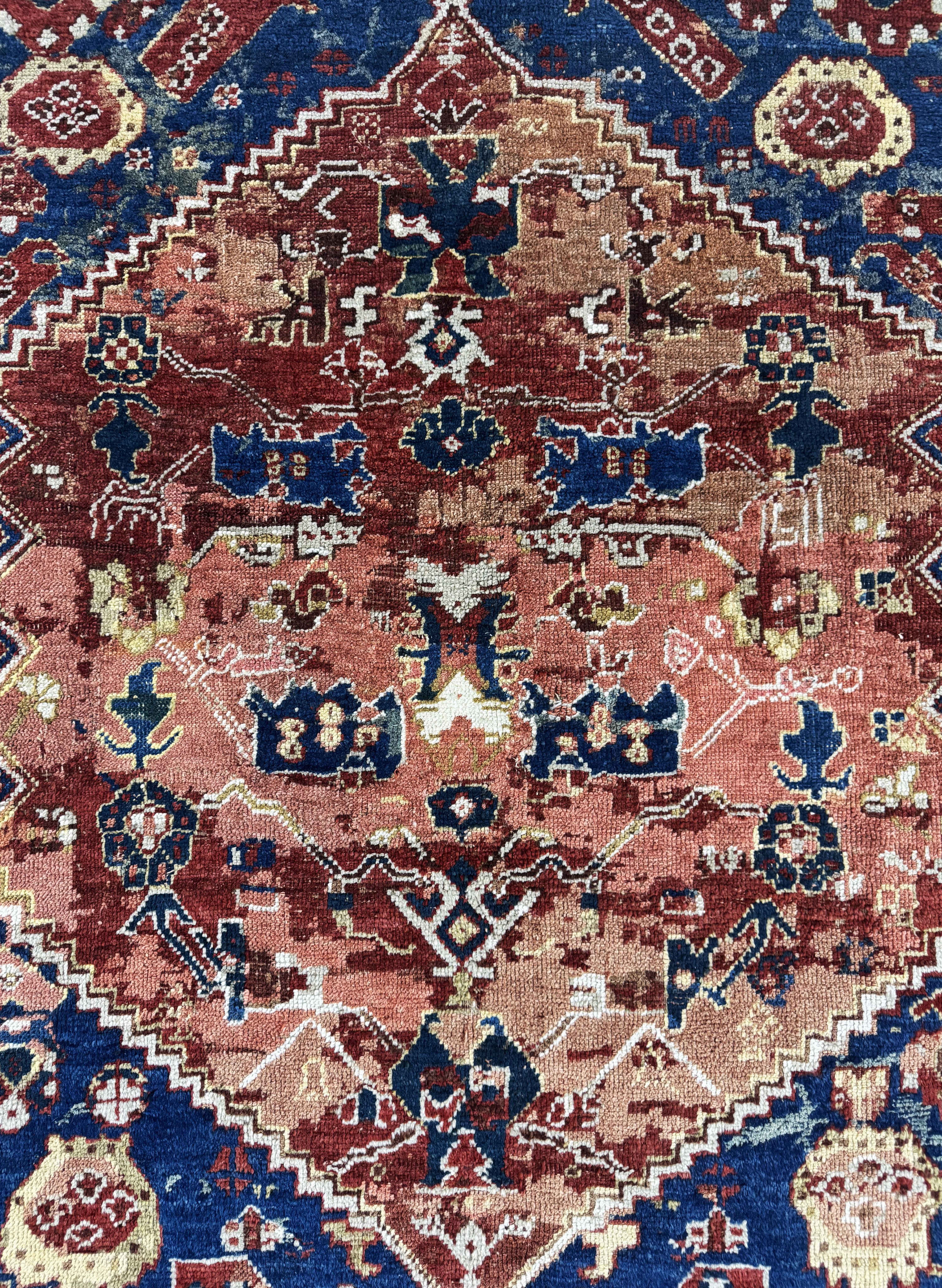 Detail e: Kula antik, Türkei, 19.Jhd, Wolle auf Wolle, ca. 170 x 150 cm, EHZ: 3(restauriert)