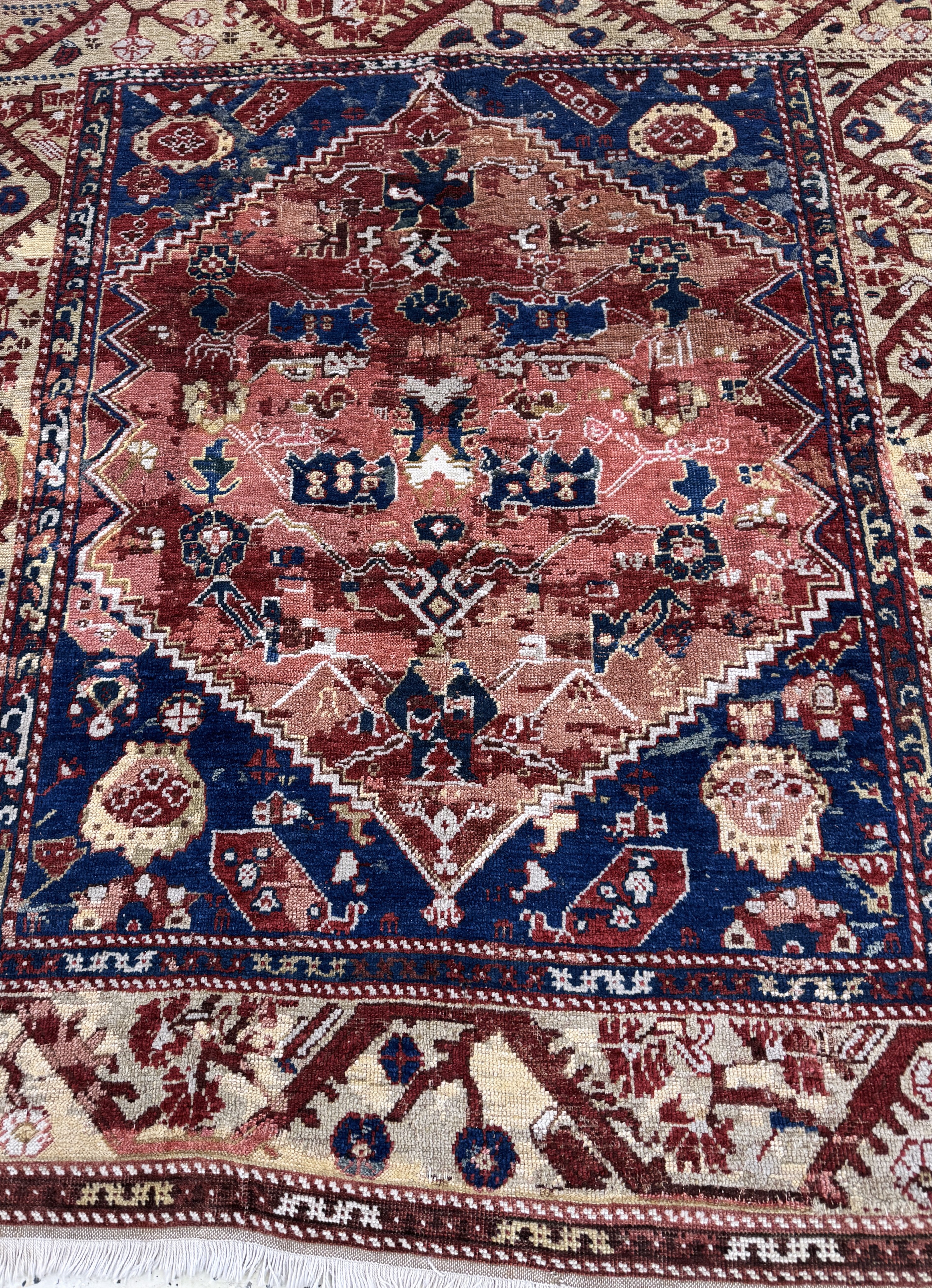 Detail f: Kula antik, Türkei, 19.Jhd, Wolle auf Wolle, ca. 170 x 150 cm, EHZ: 3(restauriert)