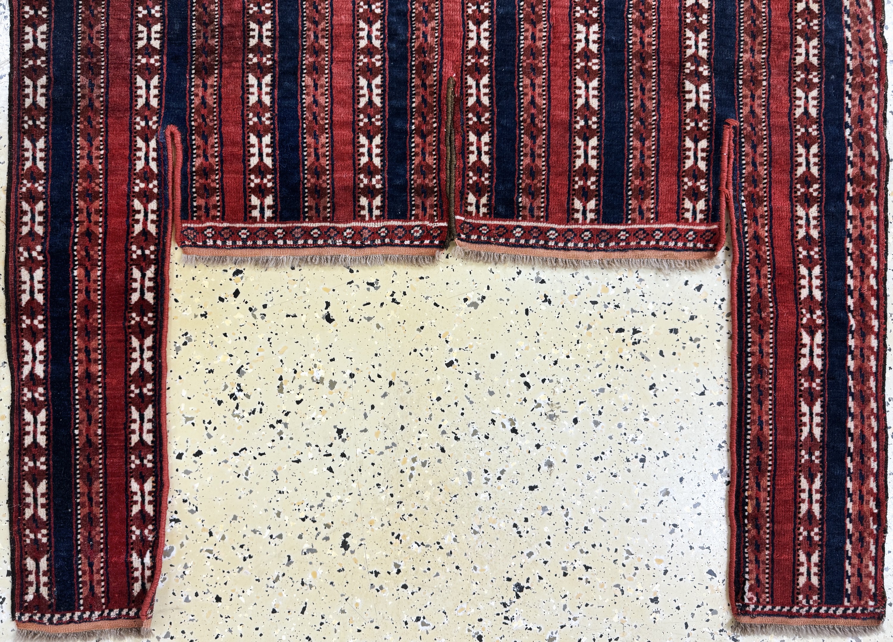 Detail c: Yomud"Pferdedecke"antik, Turkmenistan, um 1900, Wolle auf Wolle, ca. 130 x 100 cm, EHZ: 2(kleine Restaurierung)