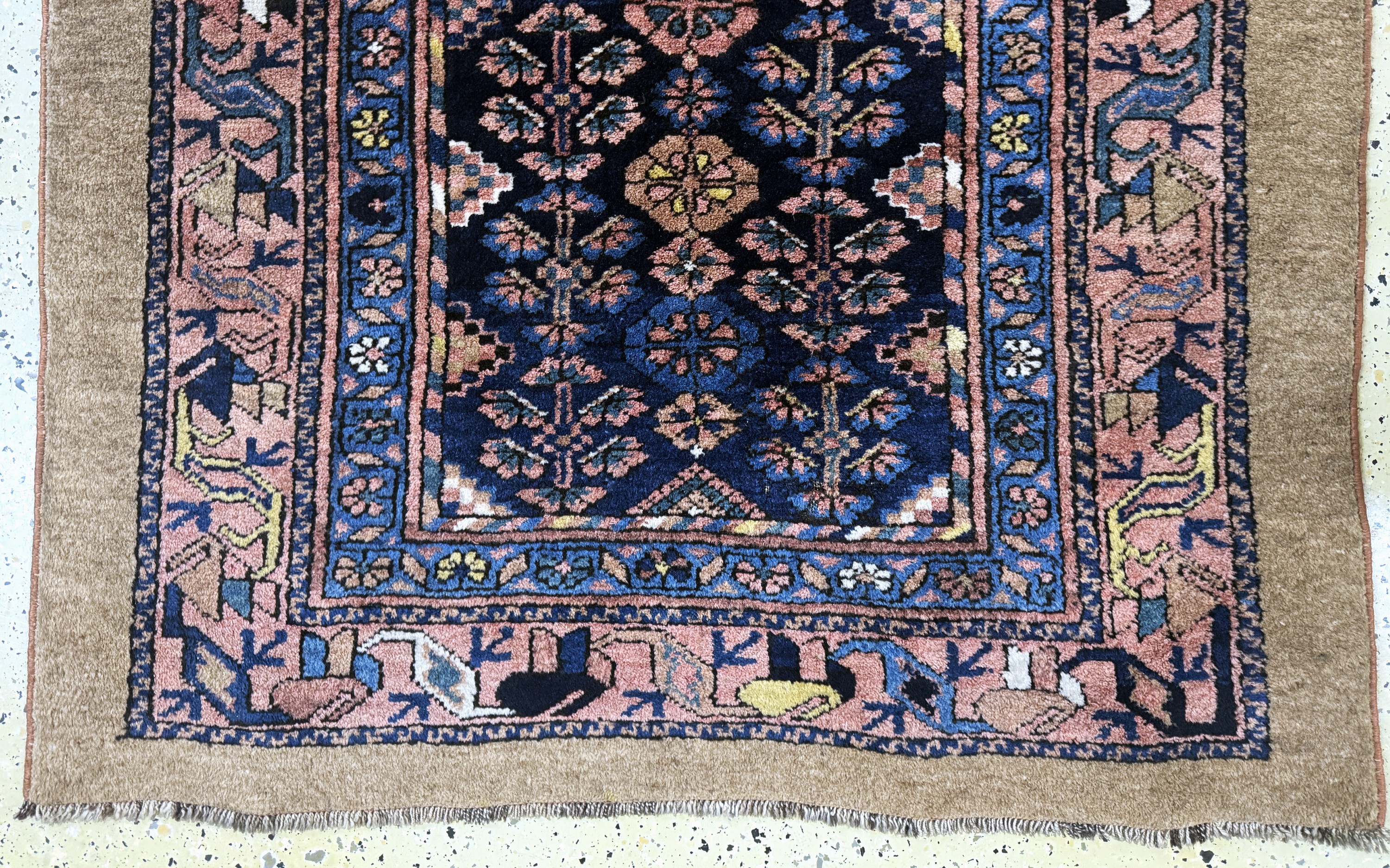 Detail c: Antiker Sarab, Persien, 19.Jhd, Kamel- Wolle, ca. 205 x 120 cm, EHZ: 2, (kleine Restaurierungen).