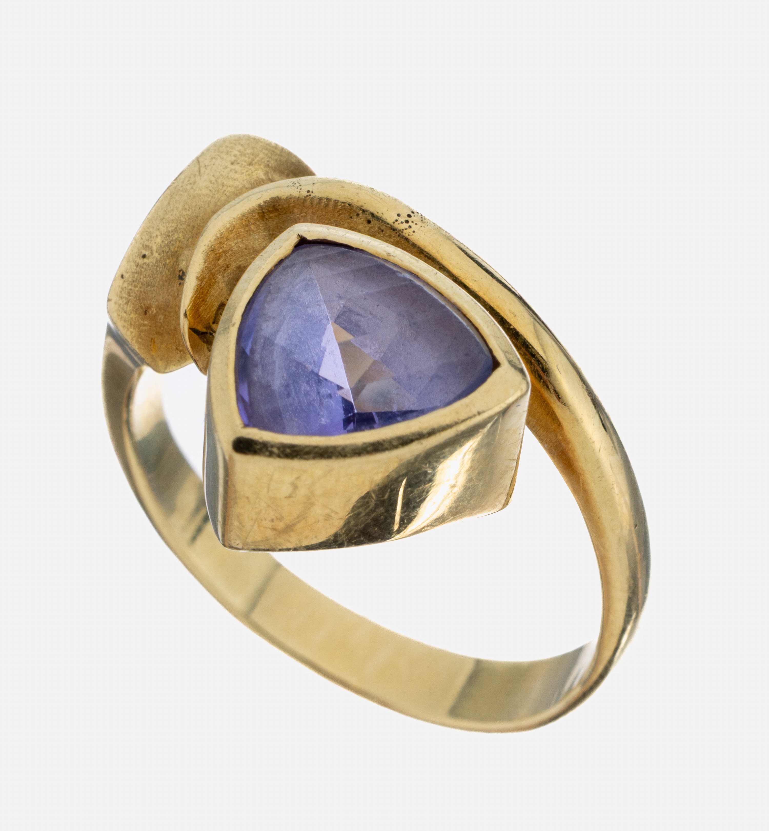 Image 27062551 - 14 kt Gold Tansanit-Ring, GG 585/000, ungewöhnliches Design, facett. Tansanittriangel ...