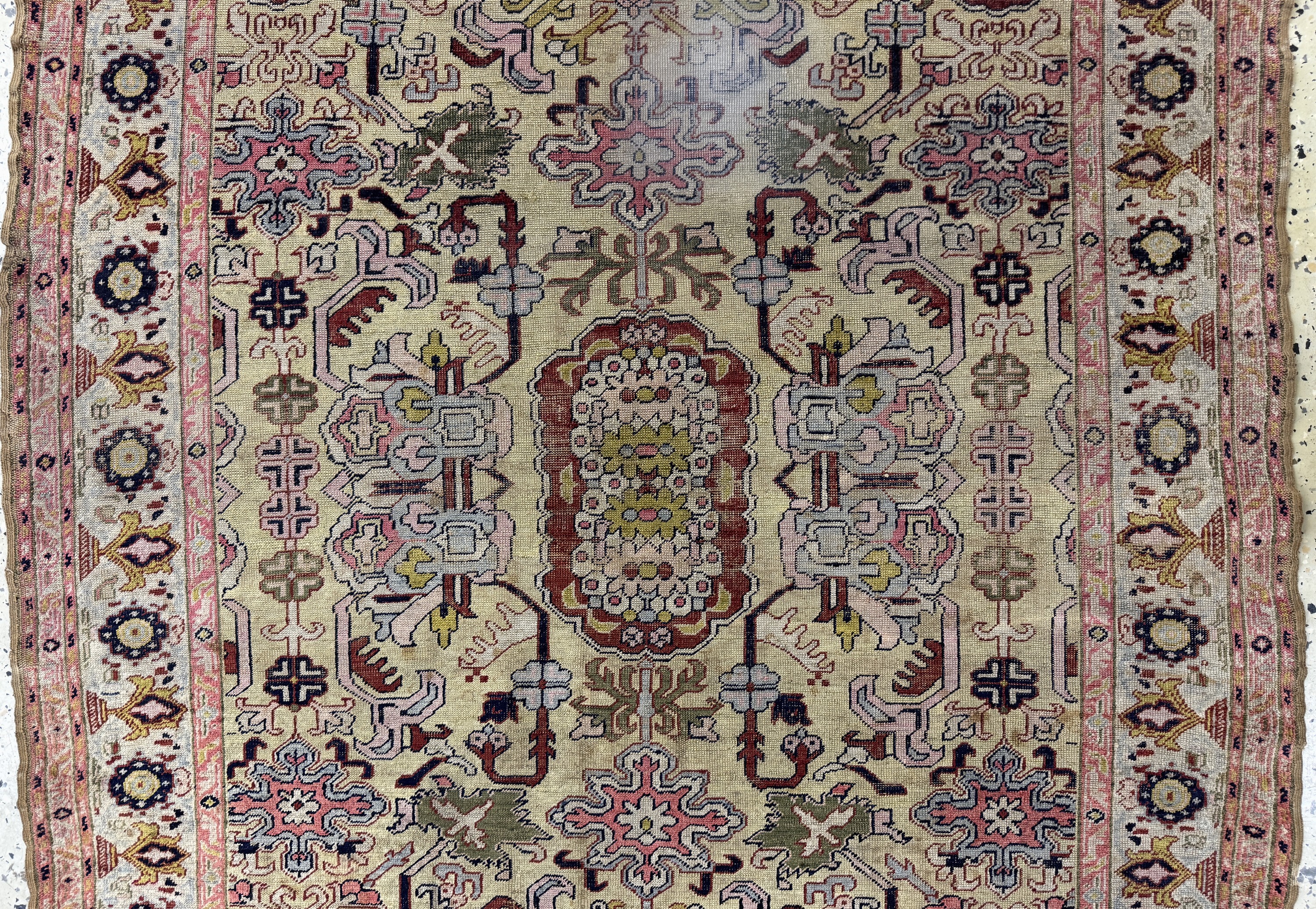 Detail b: Kayseri antik, Türkei, 19.Jhd, Seide auf Baumwolle, ca. 160 x 120 cm, EHZ: 3(Fleck)