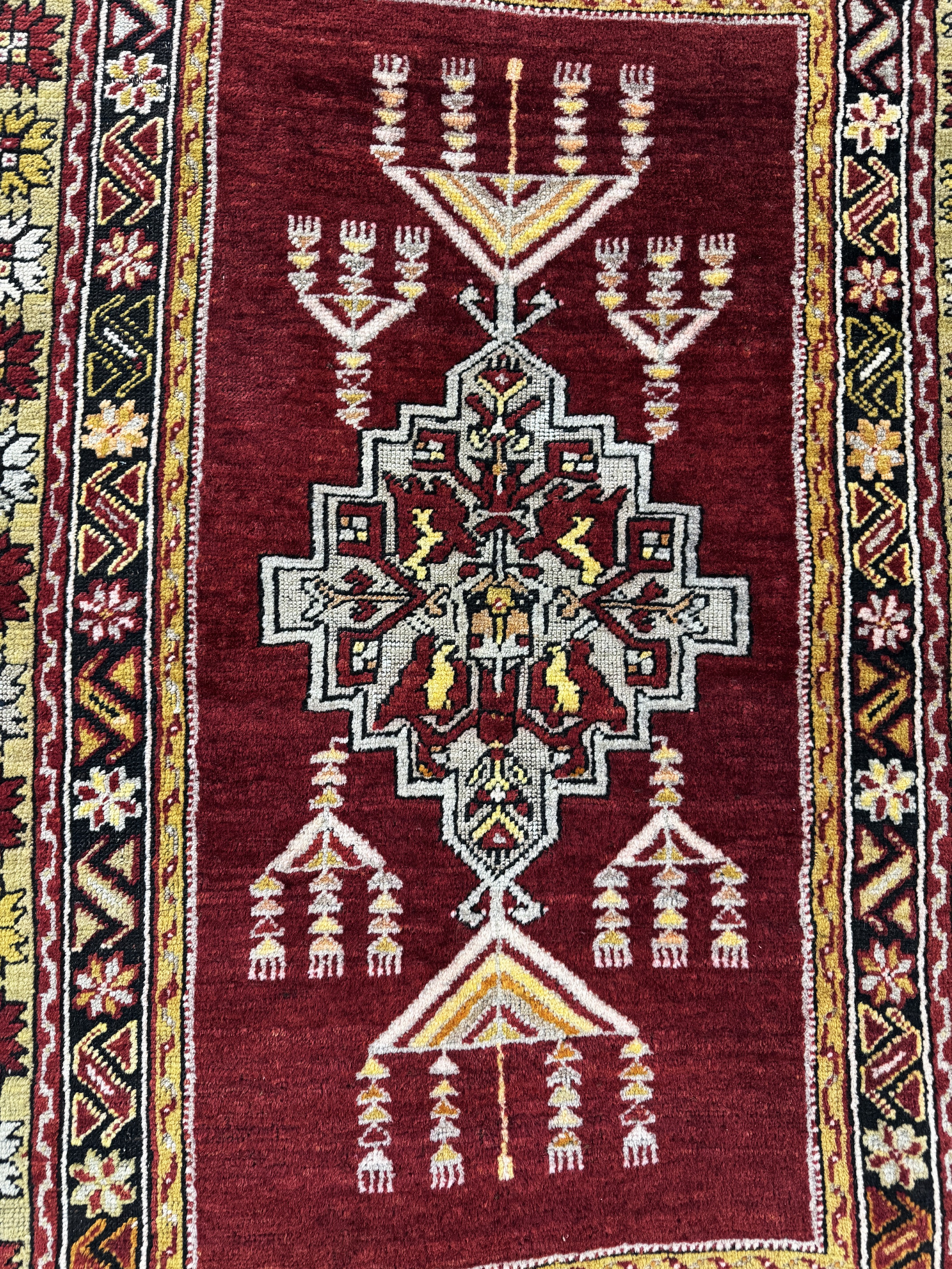 Detail c: Kirsehir antik, Türkei, um 1900, Wolle auf Wolle, ca. 160 x 115 cm, EHZ: 2(restauriert)