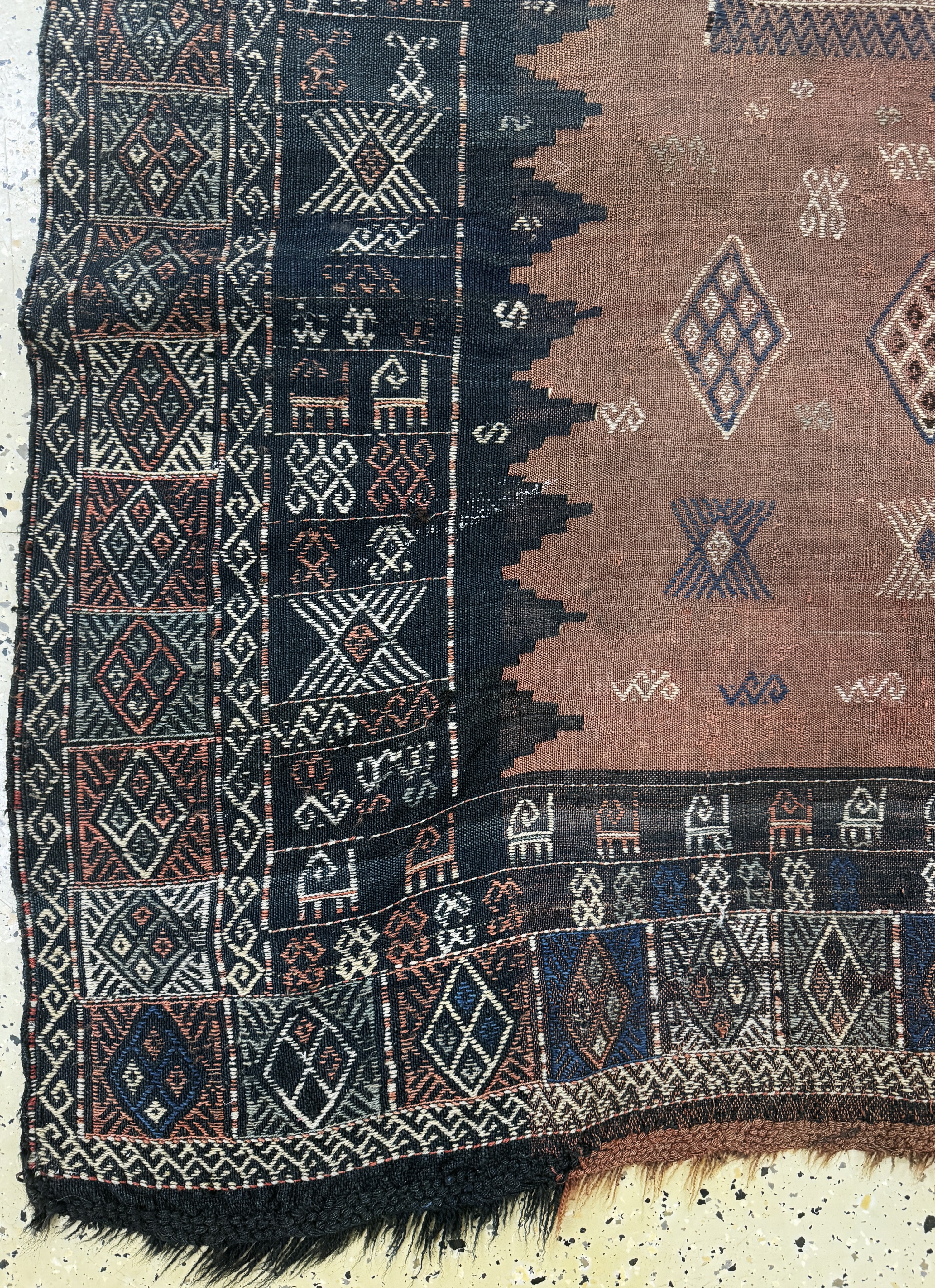 Detail b: Antike Verneh, Türkei, 19.Jhd, Wolle auf Wolle, ca. 200 x 145 cm, EHZ: 3(restauriert)