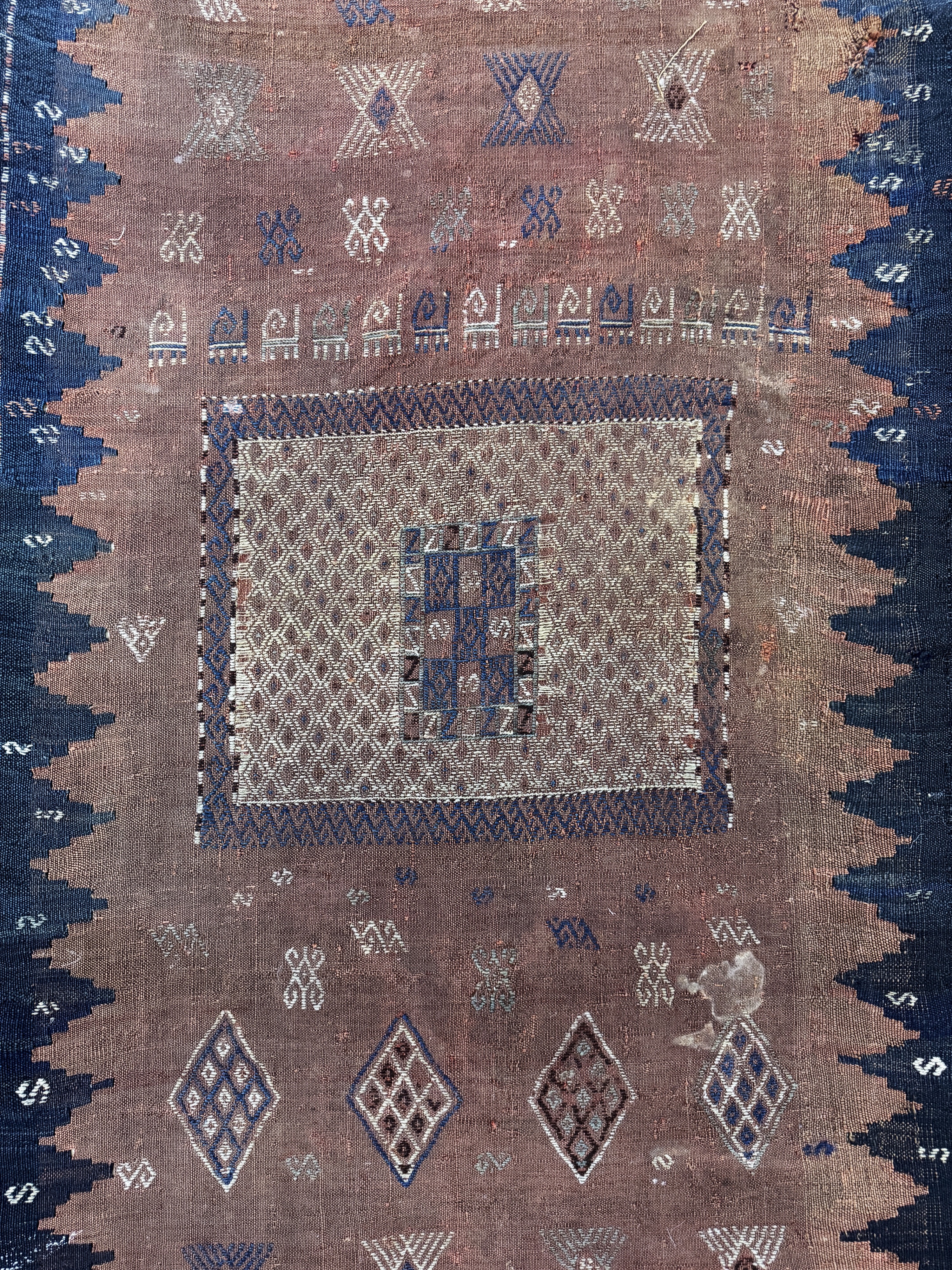 Detail c: Antike Verneh, Türkei, 19.Jhd, Wolle auf Wolle, ca. 200 x 145 cm, EHZ: 3(restauriert)