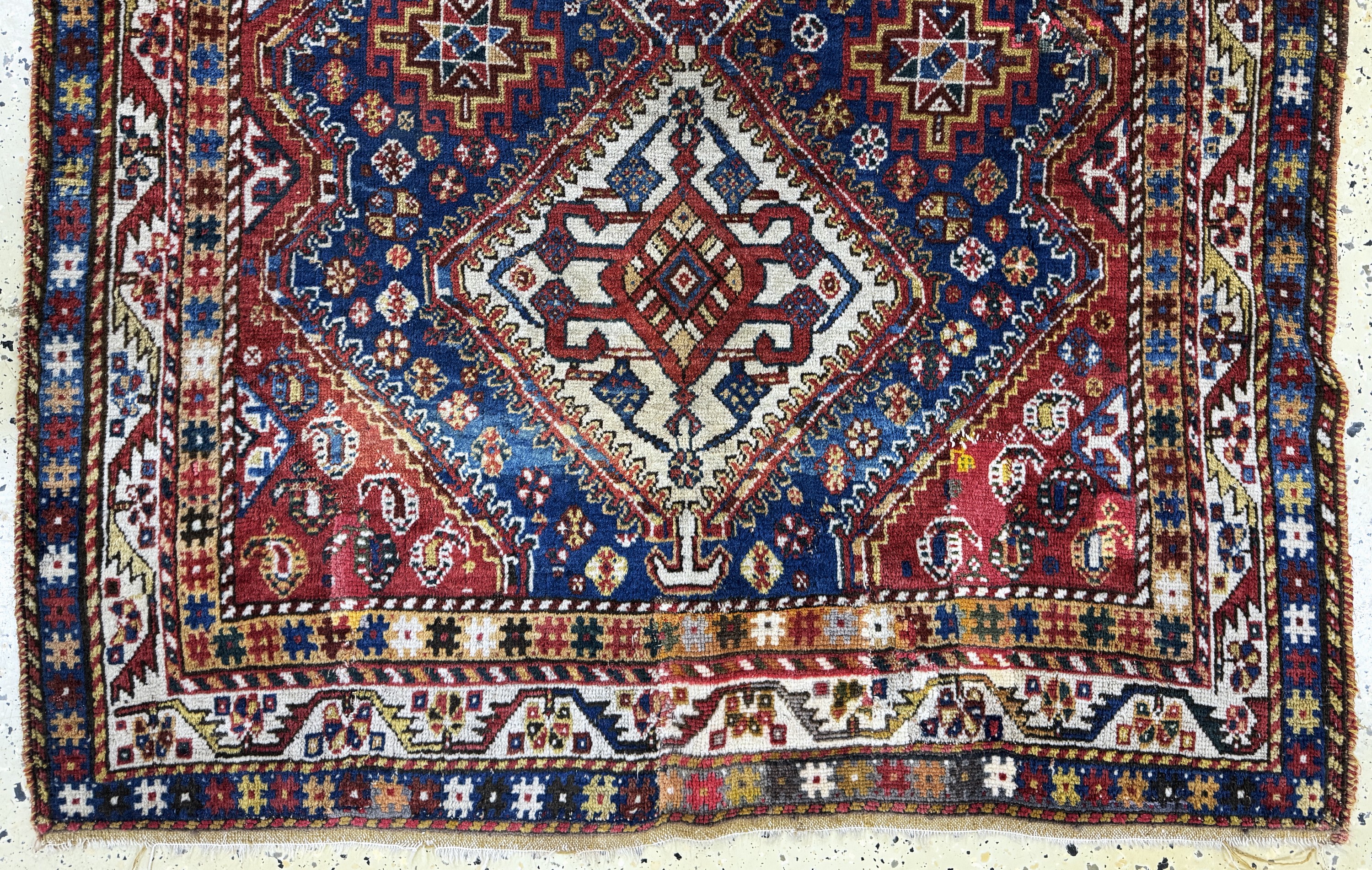 Detail b: Ghaschgai antik, Persien, 19.Jhd, Wolle aufWolle, ca. 170 x 122 cm, EHZ: 3(restauriert)