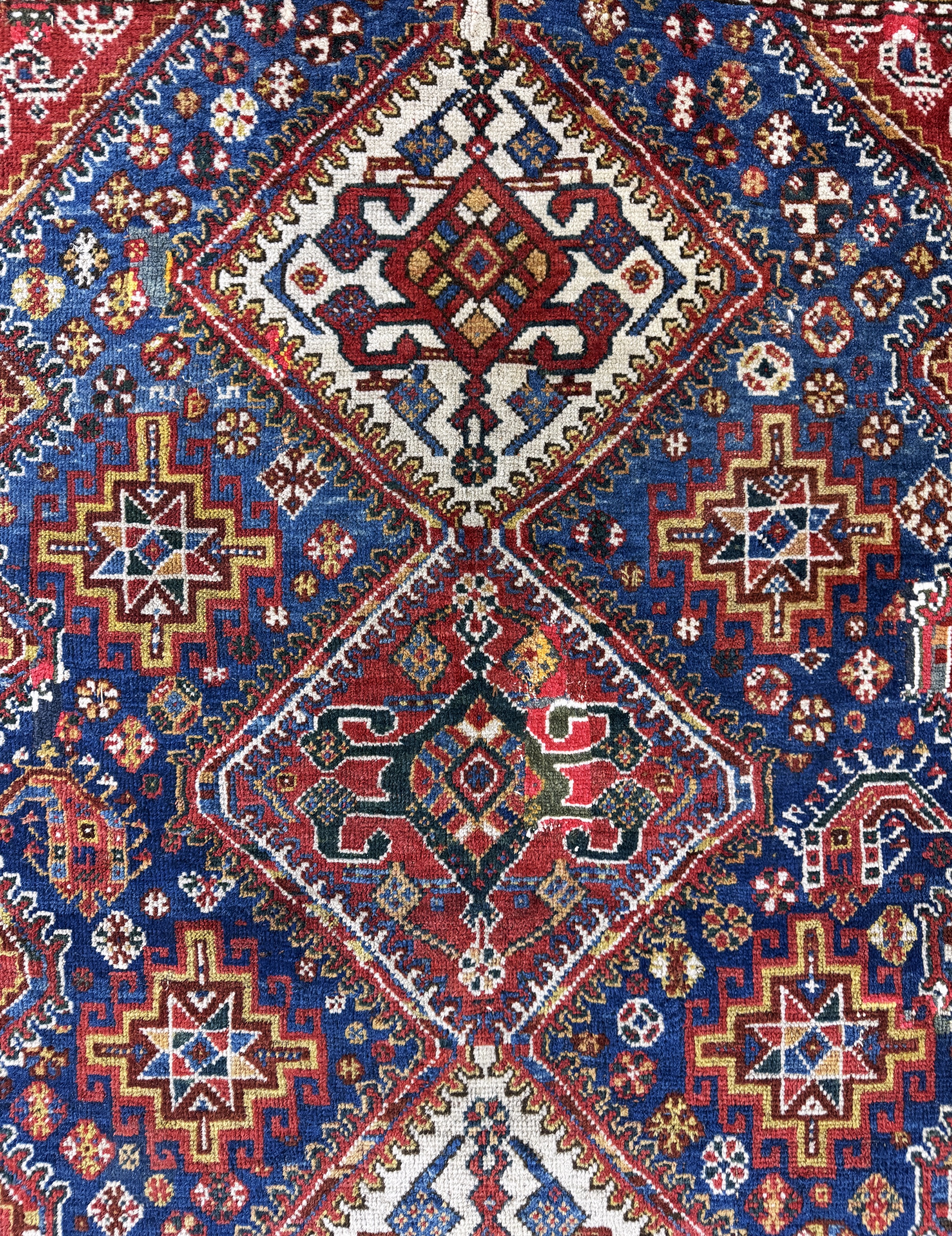 Detail c: Ghaschgai antik, Persien, 19.Jhd, Wolle aufWolle, ca. 170 x 122 cm, EHZ: 3(restauriert)