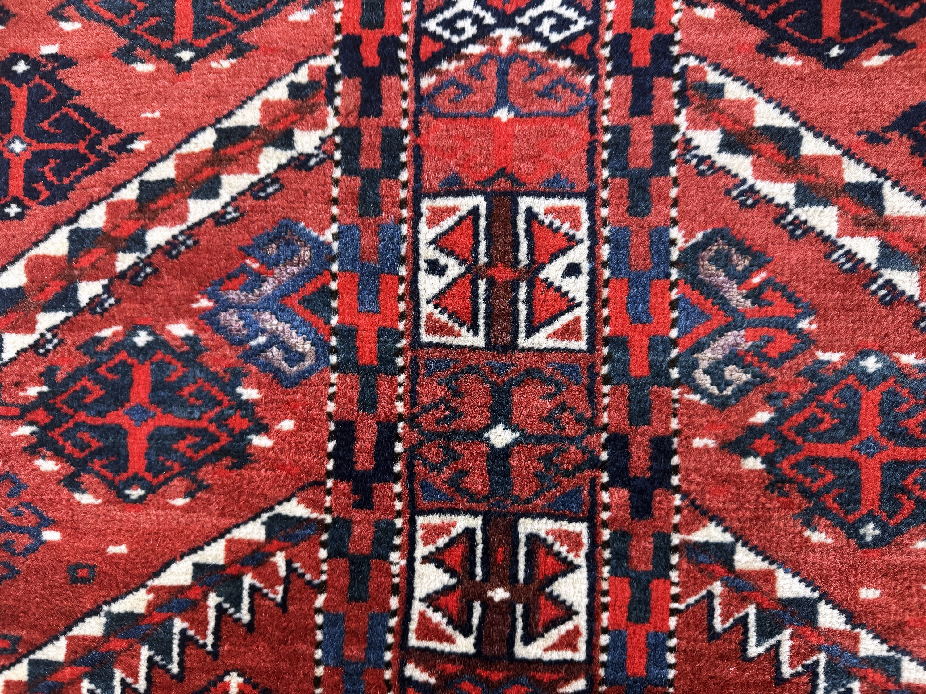 Detail e: Yomud"Salachak"antik, Turkmenistan, 19.Jhd,Wolle auf Wolle mit"Seiden-Highlight", ca. 125 x 90 cm, EHZ: 2(kleine ...