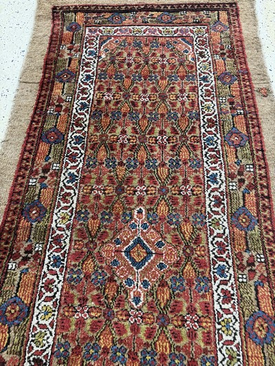 27062522e - Antiker Sarab, Persien, 19.Jhd, Kamel- Wolle, ca. 310 x 110 cm, EHZ: 2 Schätzpreis: ...