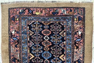 27062545a - Antiker Sarab, Persien, 19.Jhd, Kamel- Wolle, ca. 205 x 120 cm, EHZ: 2, (kleine ...
