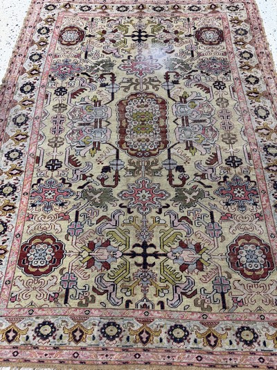 27062552e - Kayseri antik, Türkei, 19.Jhd, Seide auf Baumwolle, ca. 160 x 120 cm, EHZ: 3(Fleck) ...