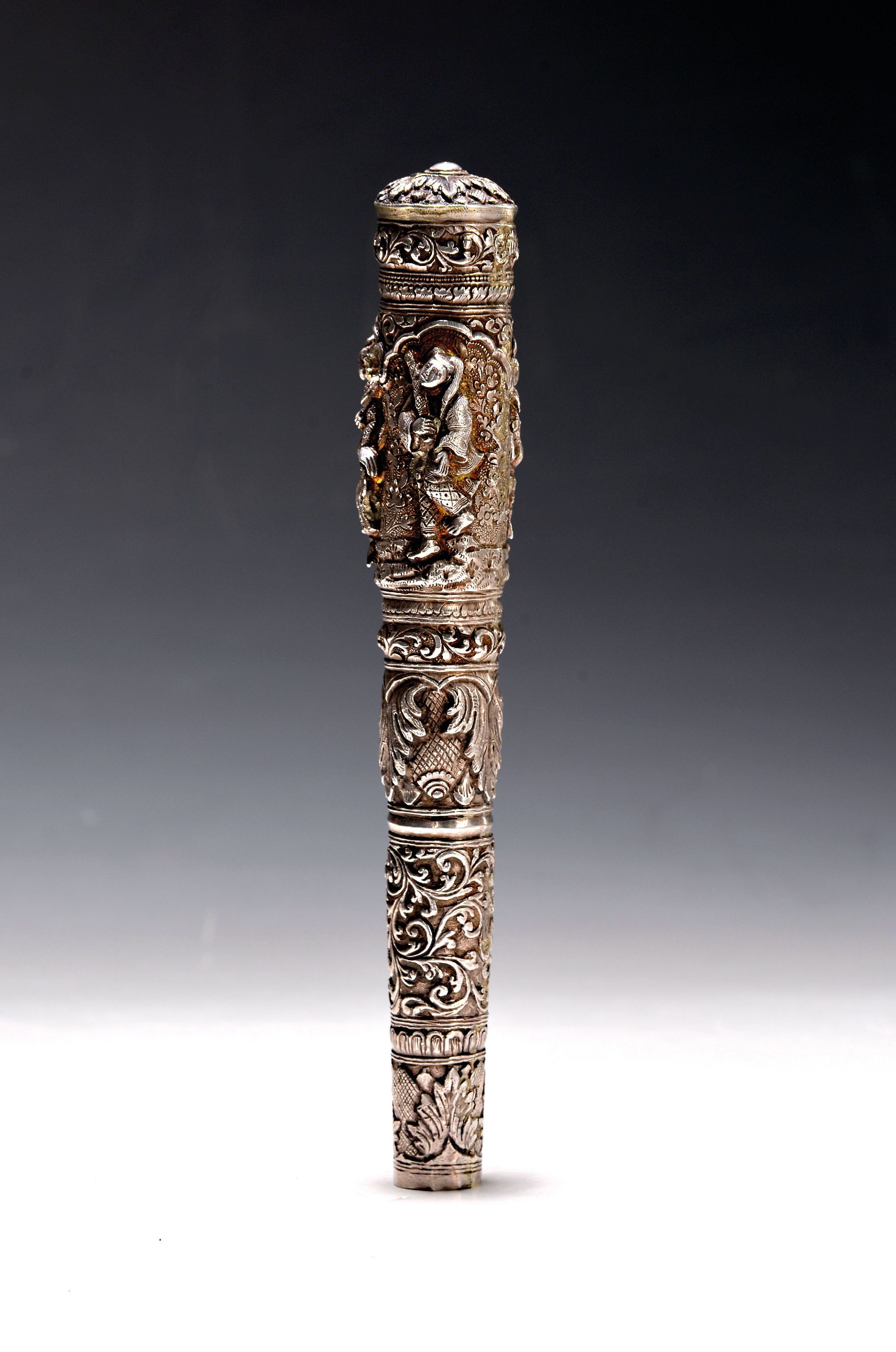 Stockgriff des Historismus, wohl deutsch, ausgehendes 19.Jh., Silber geprüft, dichter Reliefdekor im Stil der Renaissance, 3 Figuren im Hochrelief, ...
