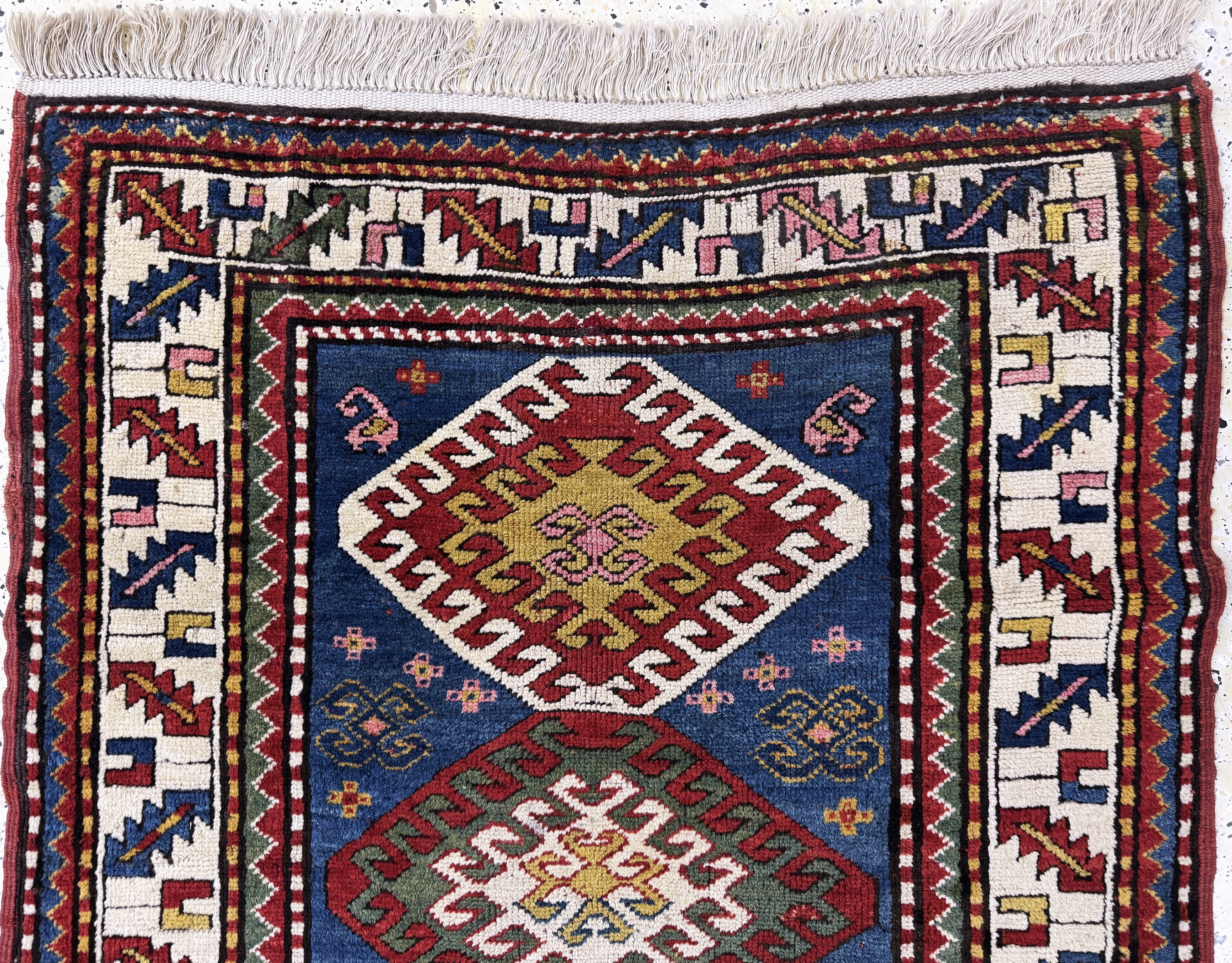 Detail a: Kazak antik, Kaukasus, um 1900, Wolle auf Wolle, ca. 220 x 110 cm, EHZ: 2-3(restauriert)