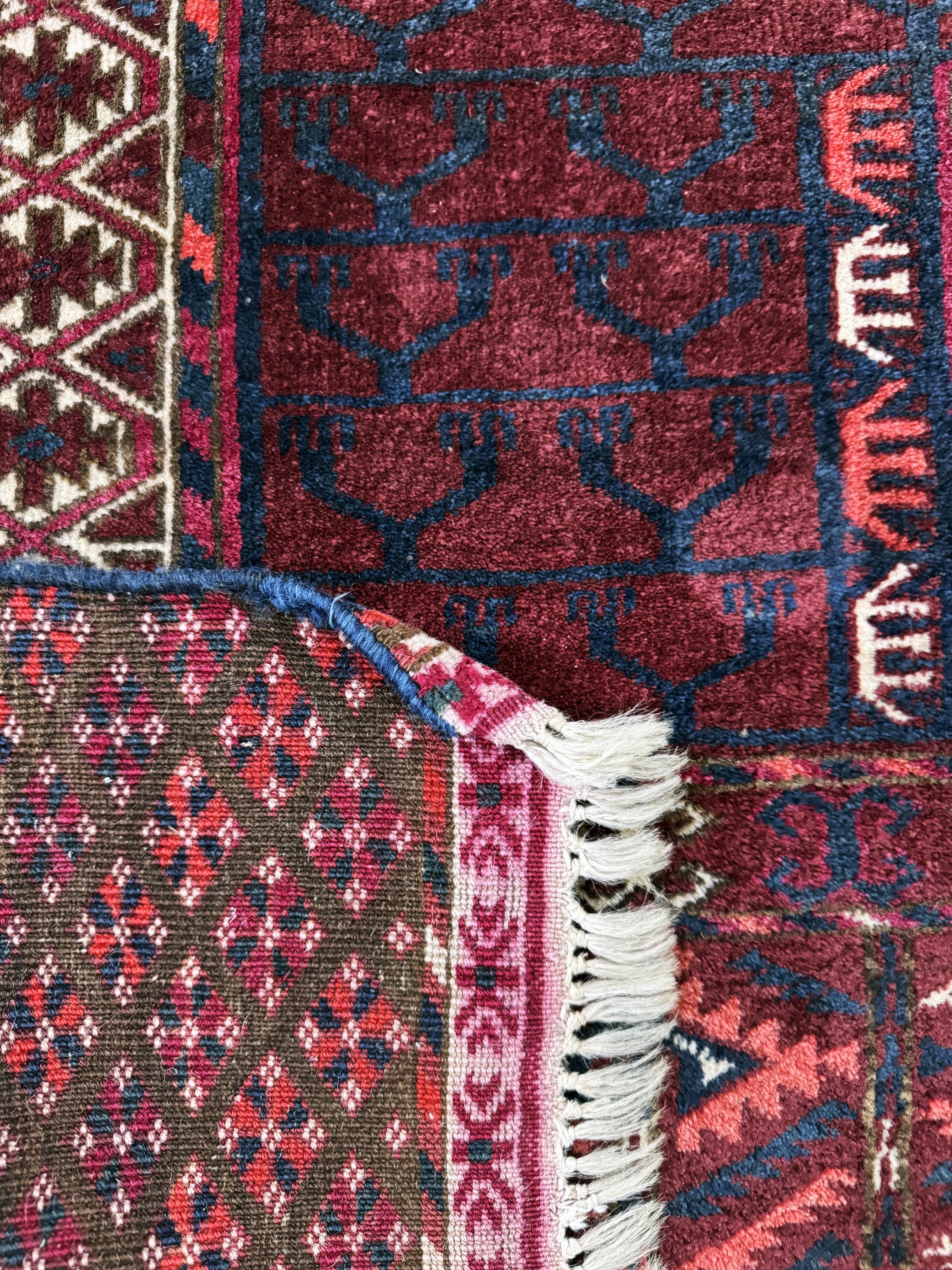Detail e: Tekke Engsi antik, Turkmenistan, um 1900, Wolle auf Wolle, ca. 150 x 120 cm, EHZ: 2-3(restauriert)