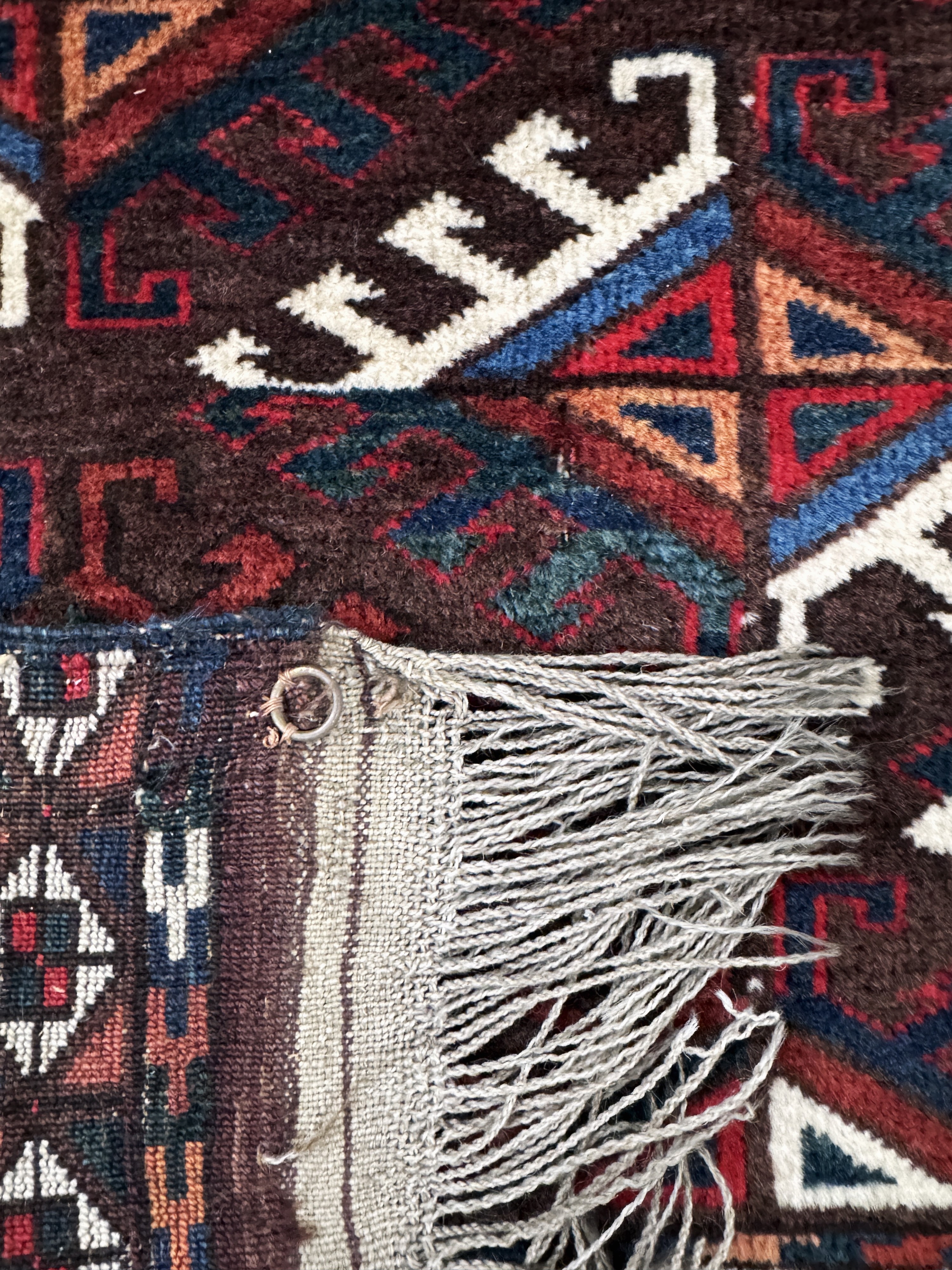 Detail e: Yomud antik, Turkmenistan, 19.Jhd, Wolle auf Wolle, ca. 160 x 90 cm, Mottenfraß, EHZ: 2