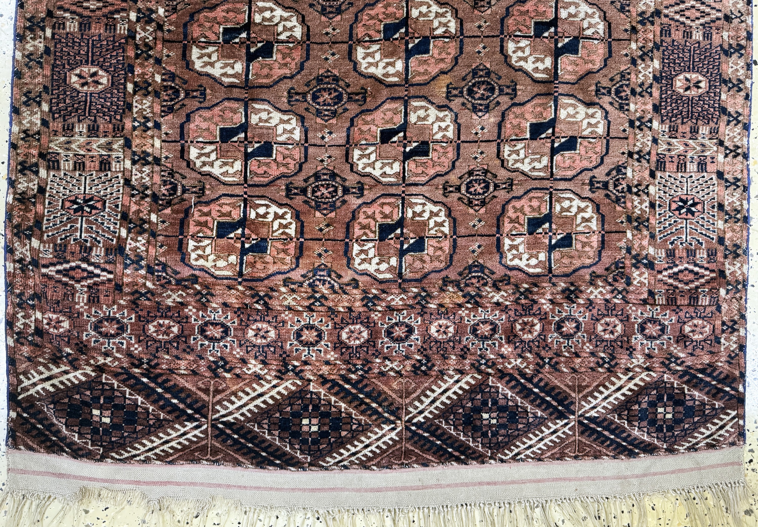 Detail b: Tekke antik, Turkmenistan, 19.Jhd, Wolle auf Wolle, ca. 150 x 110 cm, EHZ: 3