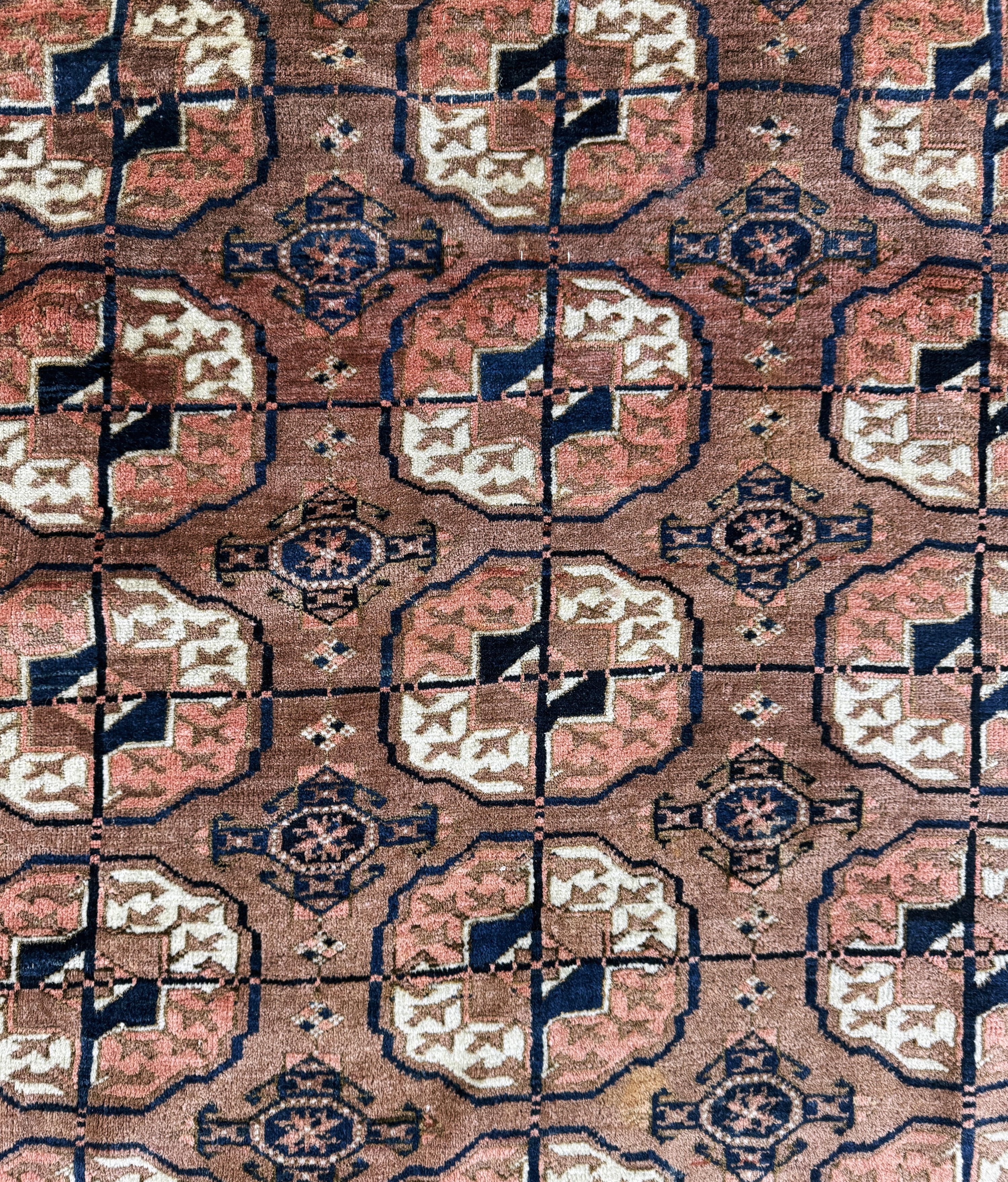 Detail c: Tekke antik, Turkmenistan, 19.Jhd, Wolle auf Wolle, ca. 150 x 110 cm, EHZ: 3