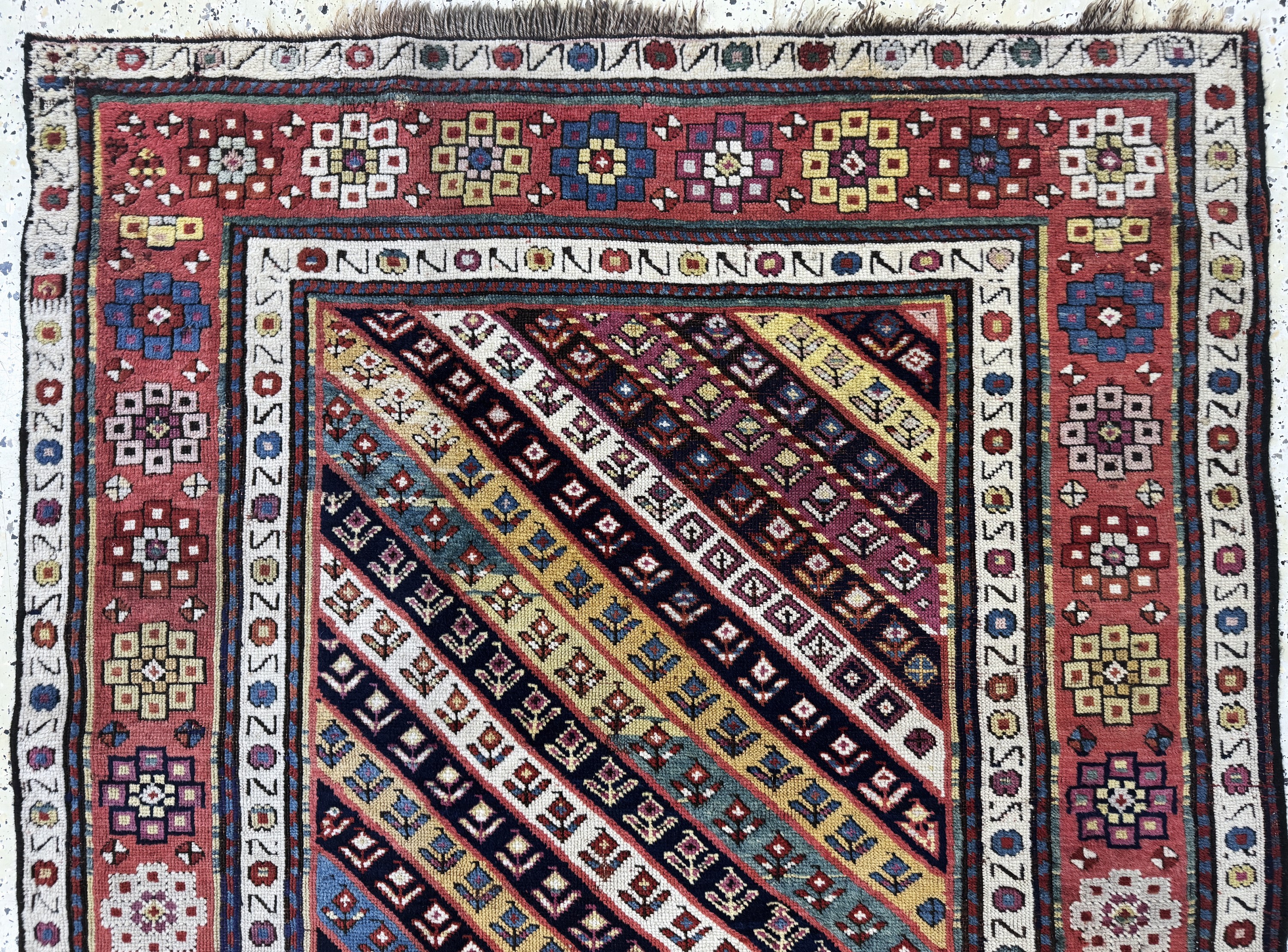 Detail a: "Gendje"Kazak antik, Kaukasus, 19.Jhd, Wolle auf Wolle, ca. 265 x 118 cm, EHZ: 3( Florfehlstellen & Restaurierungen).