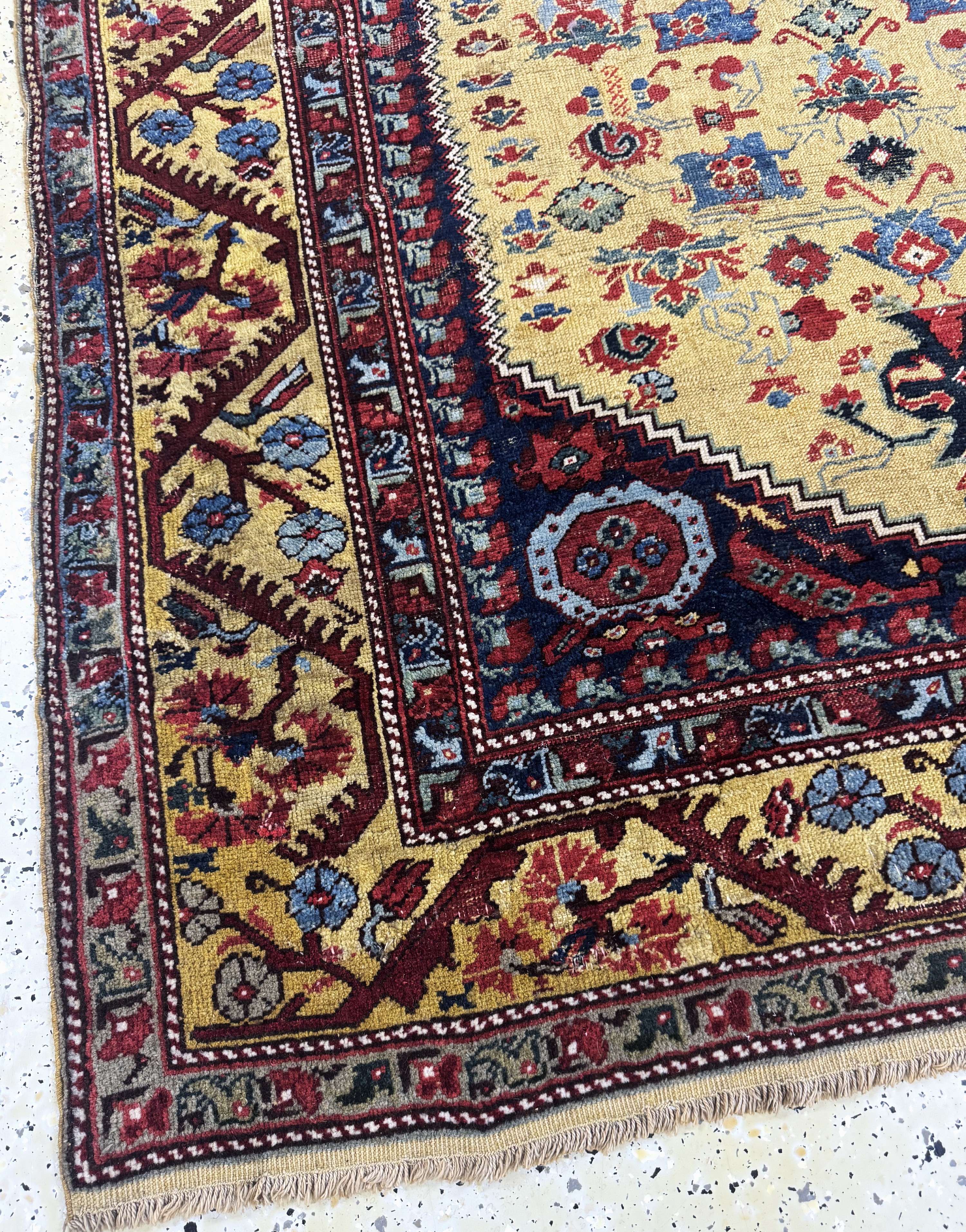 Detail e: "Gelbgrundiger"antiker Kula, Türkei, 19.Jhd, Wolle auf Wolle, ca. 165 x 135 cm, Rückseite mit"Lazy-Lines", 2-3(restauriert)