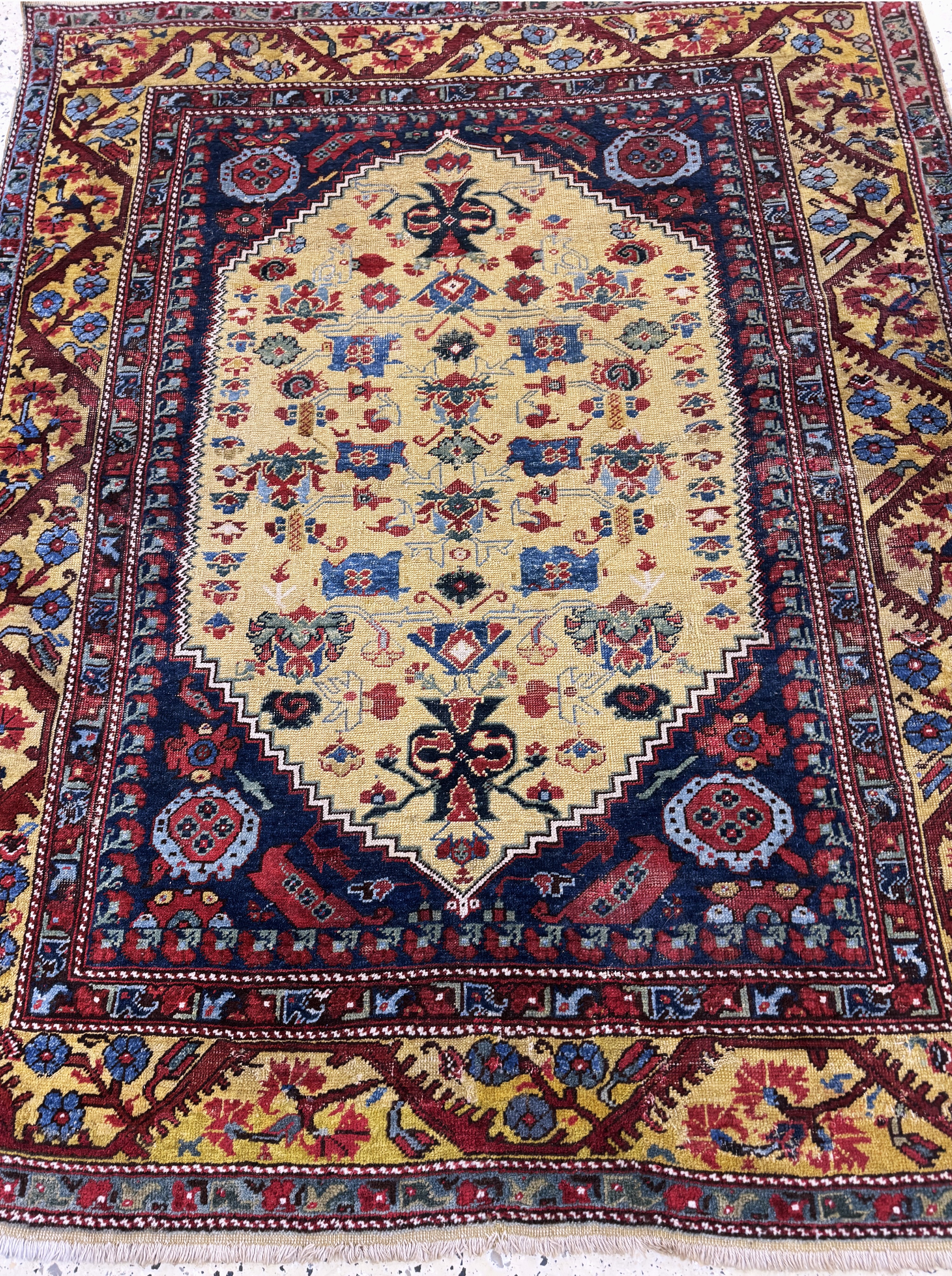 Detail f: "Gelbgrundiger"antiker Kula, Türkei, 19.Jhd, Wolle auf Wolle, ca. 165 x 135 cm, Rückseite mit"Lazy-Lines", 2-3(restauriert)