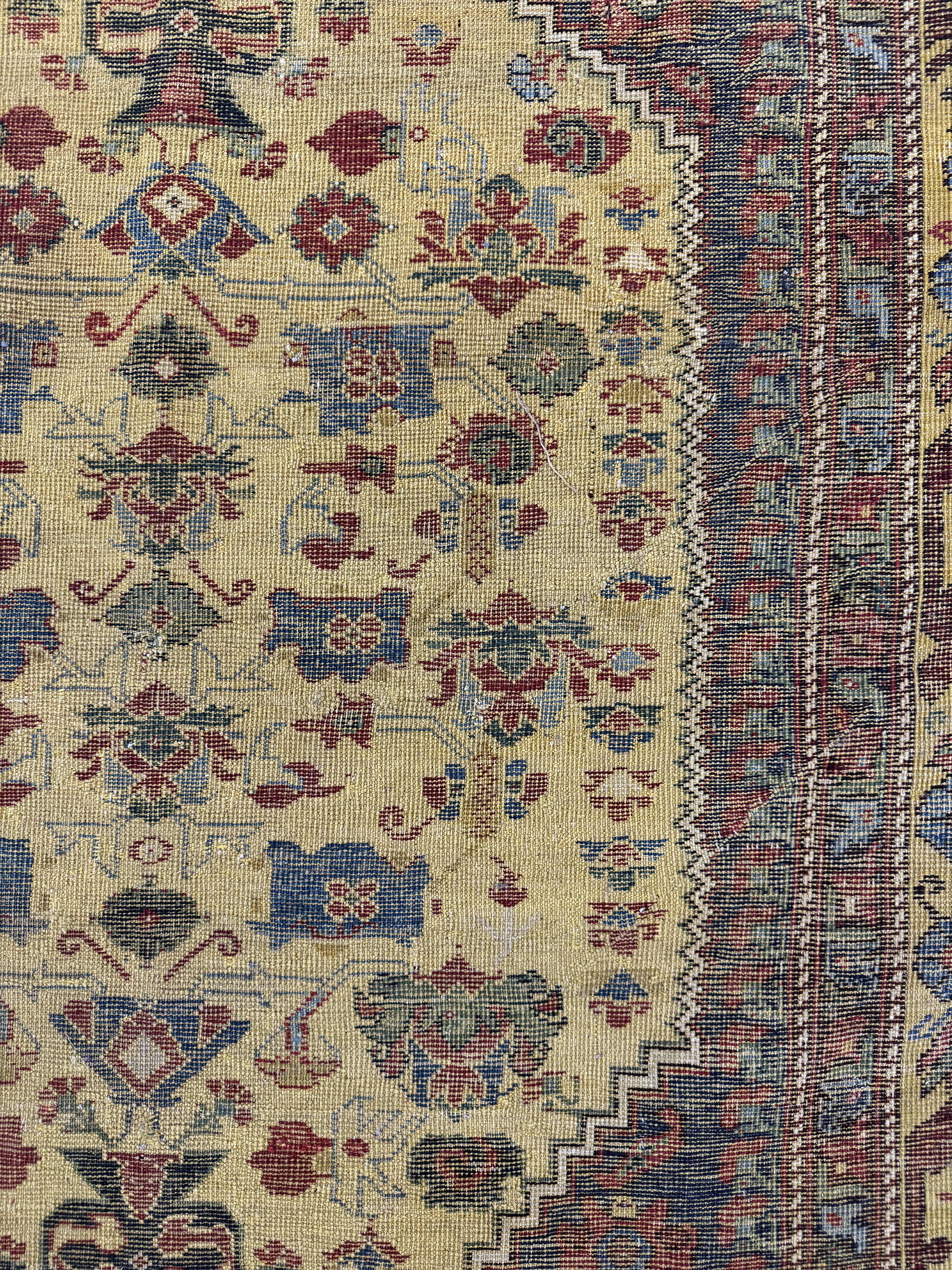 Detail i: "Gelbgrundiger"antiker Kula, Türkei, 19.Jhd, Wolle auf Wolle, ca. 165 x 135 cm, Rückseite mit"Lazy-Lines", 2-3(restauriert)