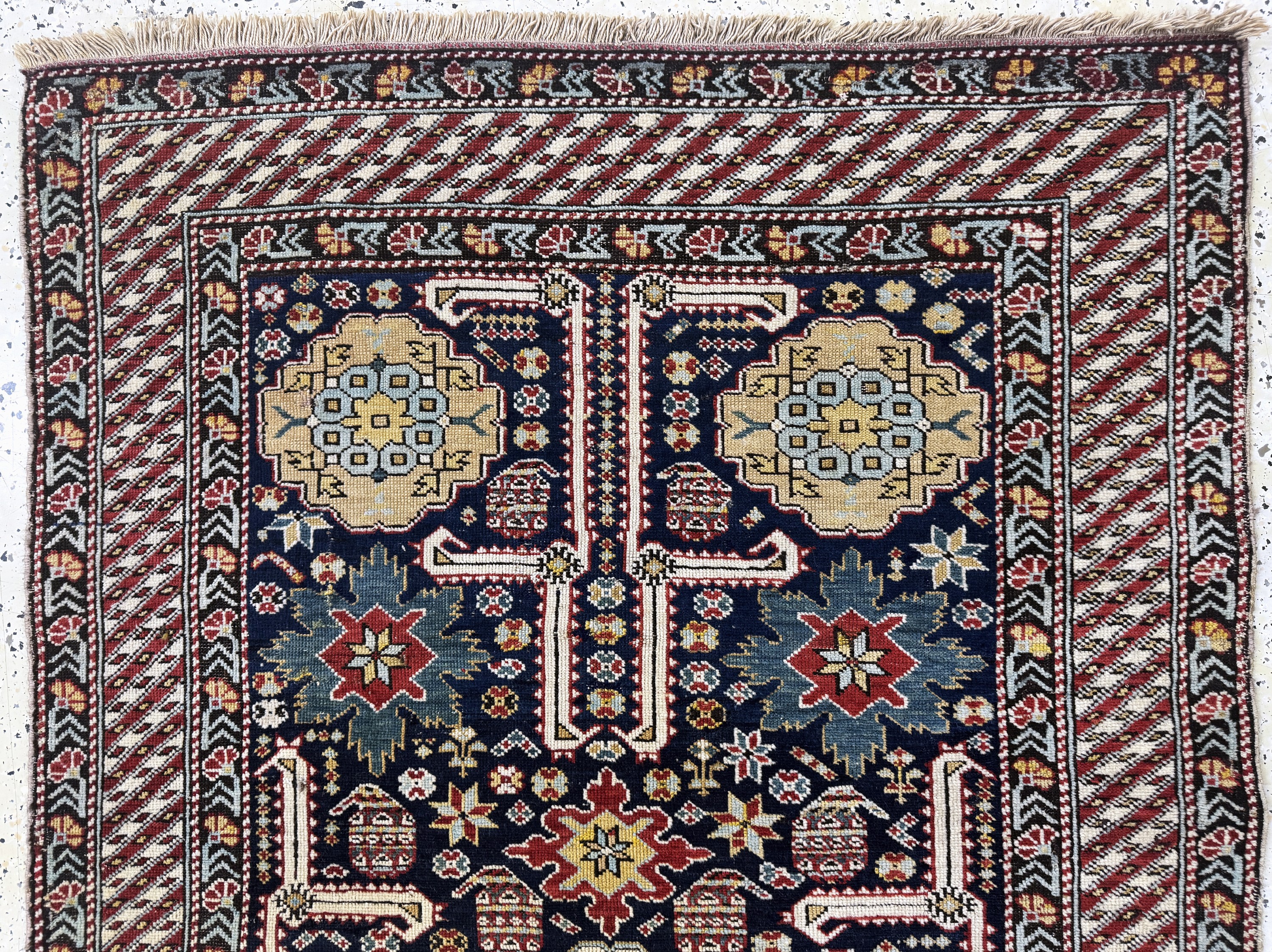 Detail a: "Blattgabel"Schirwan antik, Kaukasus, 19.Jhd, Wolle auf Wolle, ca. 285 x 120 cm, EHZ: 2-3(restauriert)