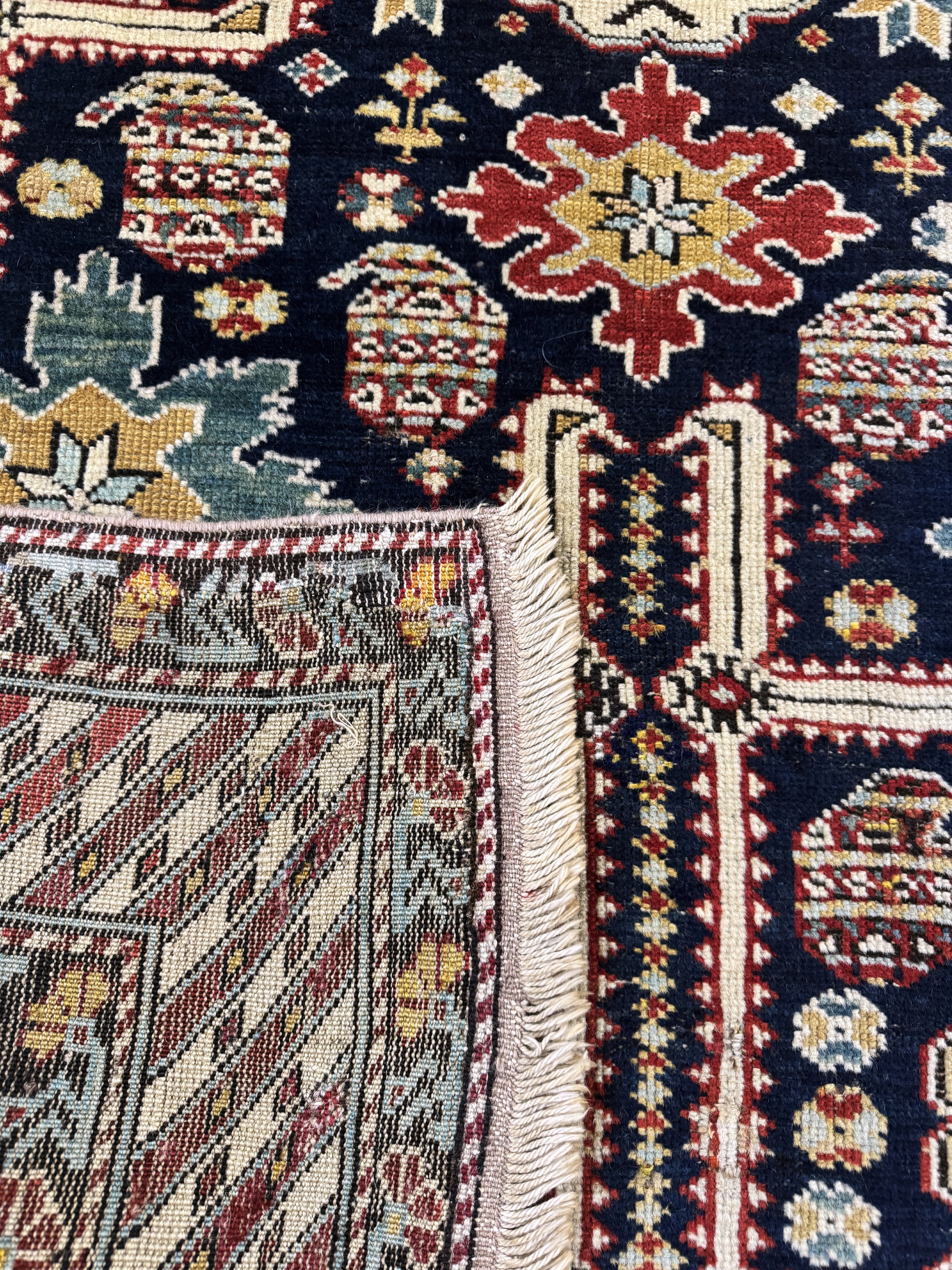 Detail h: "Blattgabel"Schirwan antik, Kaukasus, 19.Jhd, Wolle auf Wolle, ca. 285 x 120 cm, EHZ: 2-3(restauriert)