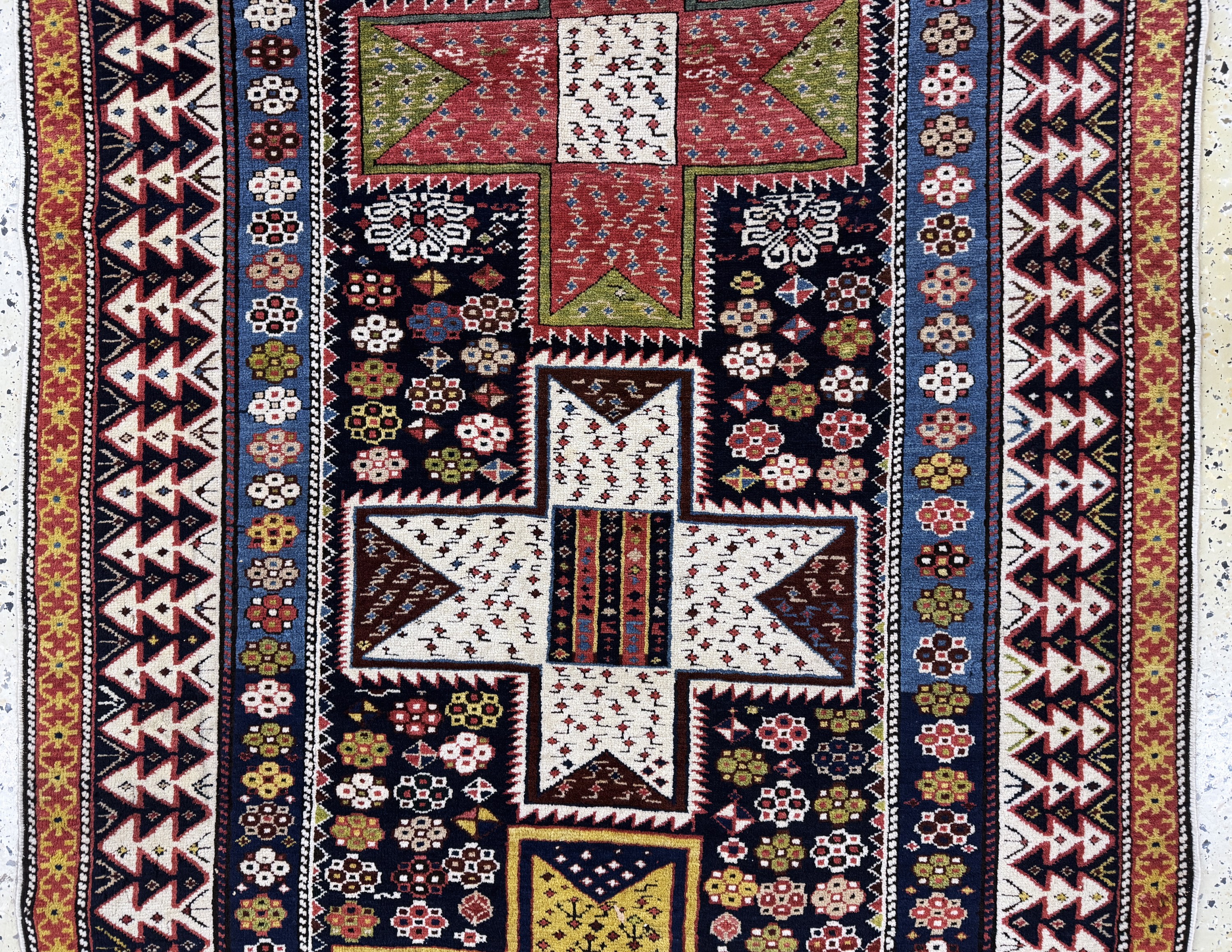 Detail b: Schirwan antik, Kaukasus, 19.Jhd, Wolle aufWolle, ca. 280 x 120 cm, EHZ: 2