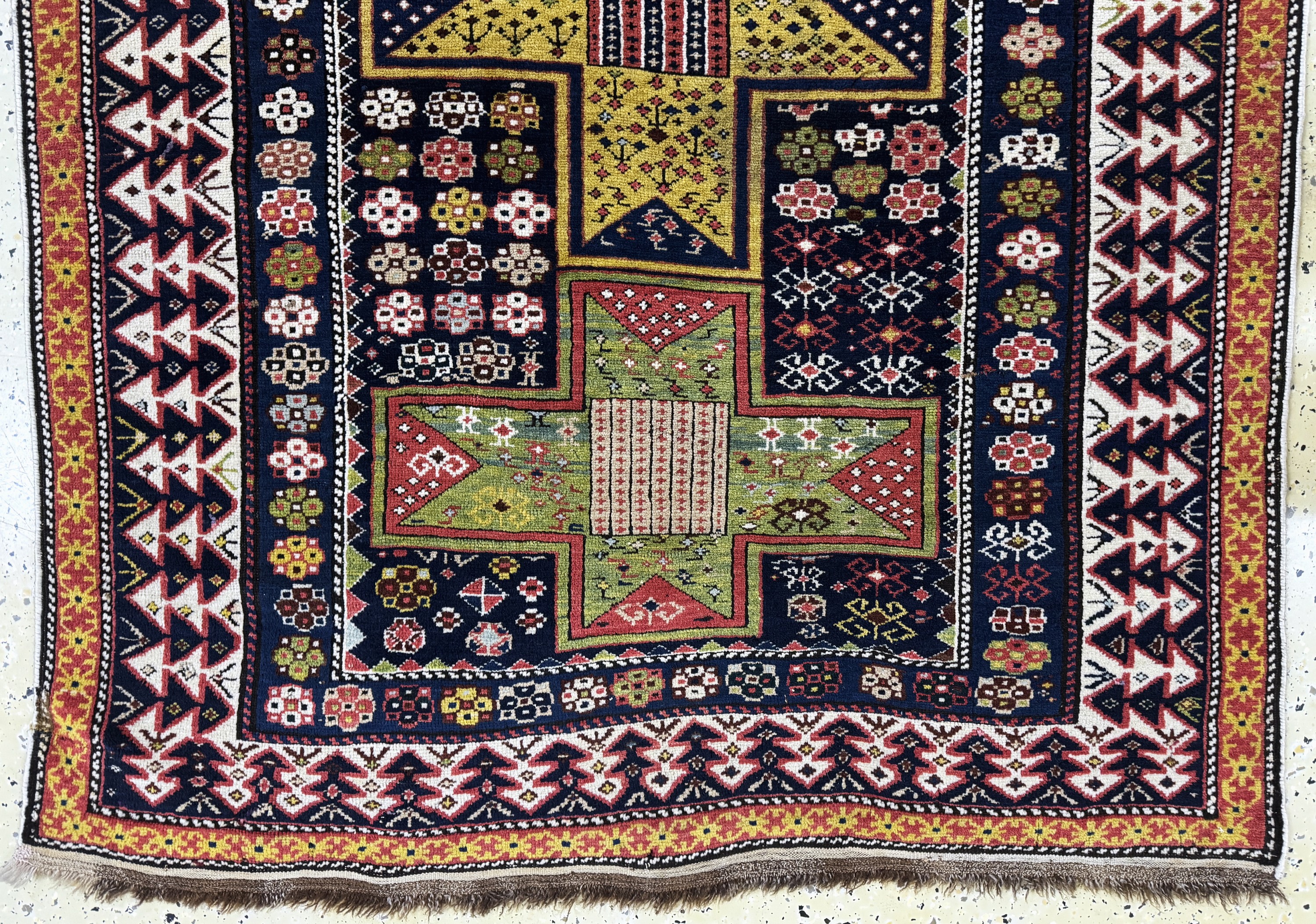 Detail c: Schirwan antik, Kaukasus, 19.Jhd, Wolle aufWolle, ca. 280 x 120 cm, EHZ: 2