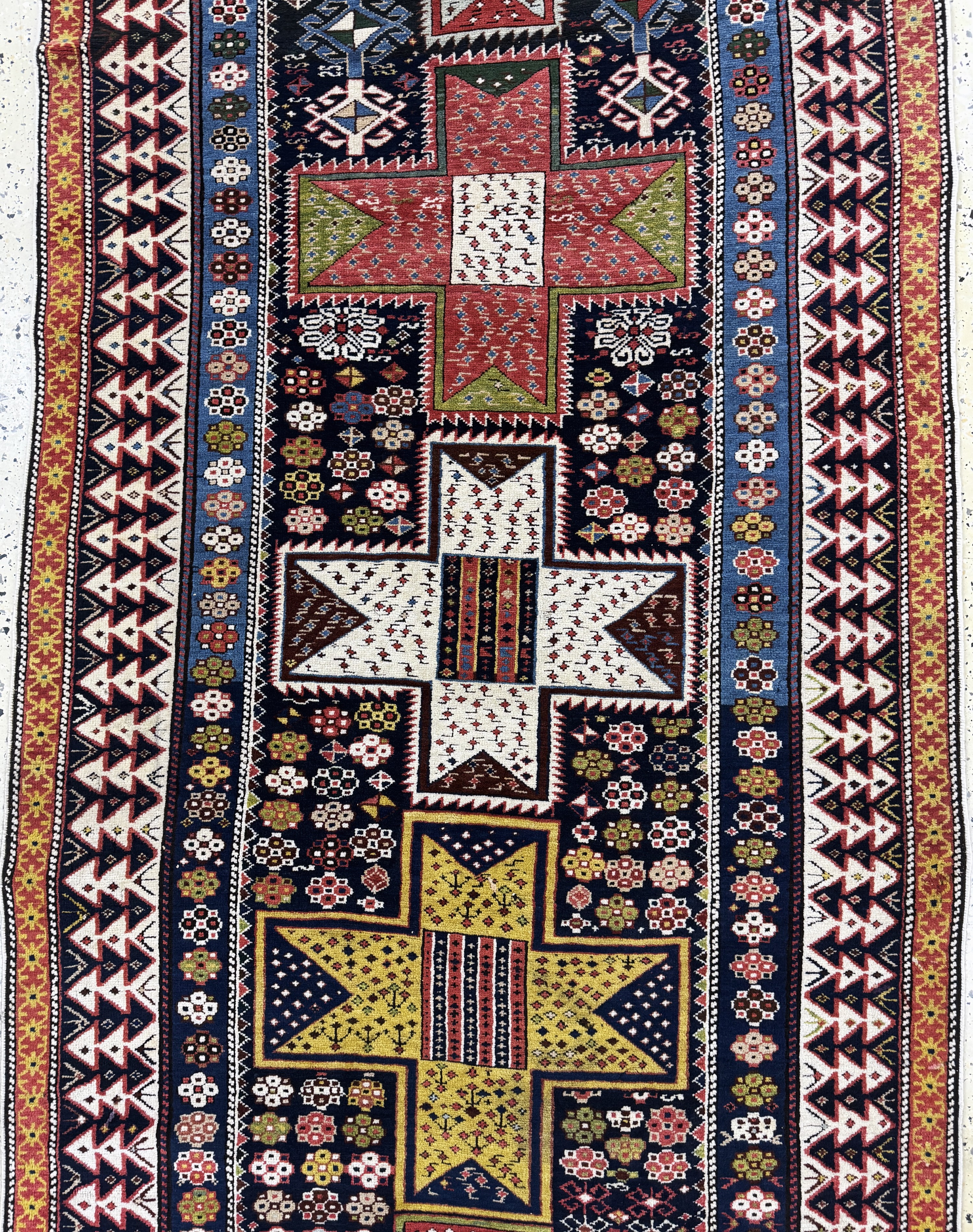 Detail e: Schirwan antik, Kaukasus, 19.Jhd, Wolle aufWolle, ca. 280 x 120 cm, EHZ: 2